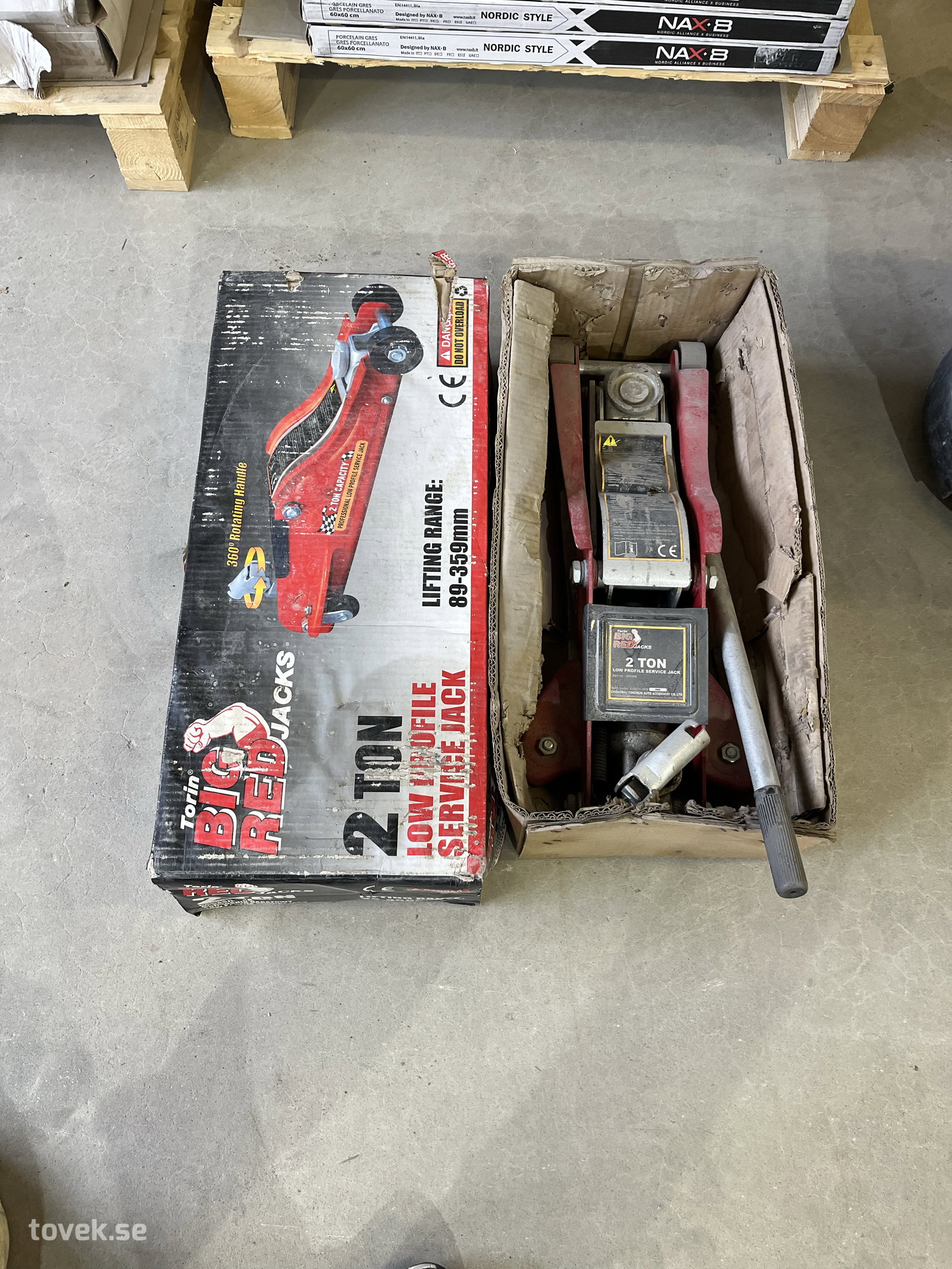 Garagedomkraft 2 ton på auktion i Östersund hos Toveks Auktioner