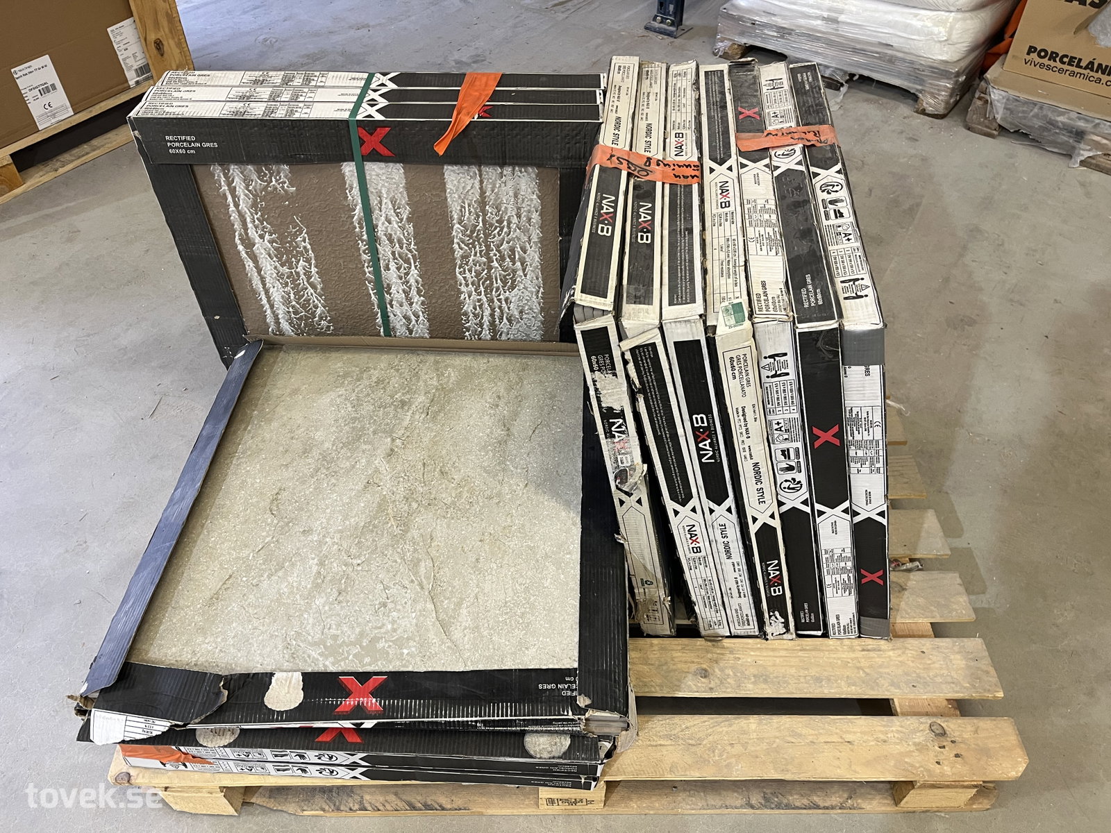 15st paket med Beige 60×60 cm granitkeramik c:a 21 m2 på auktion i Östersund hos Toveks Auktioner