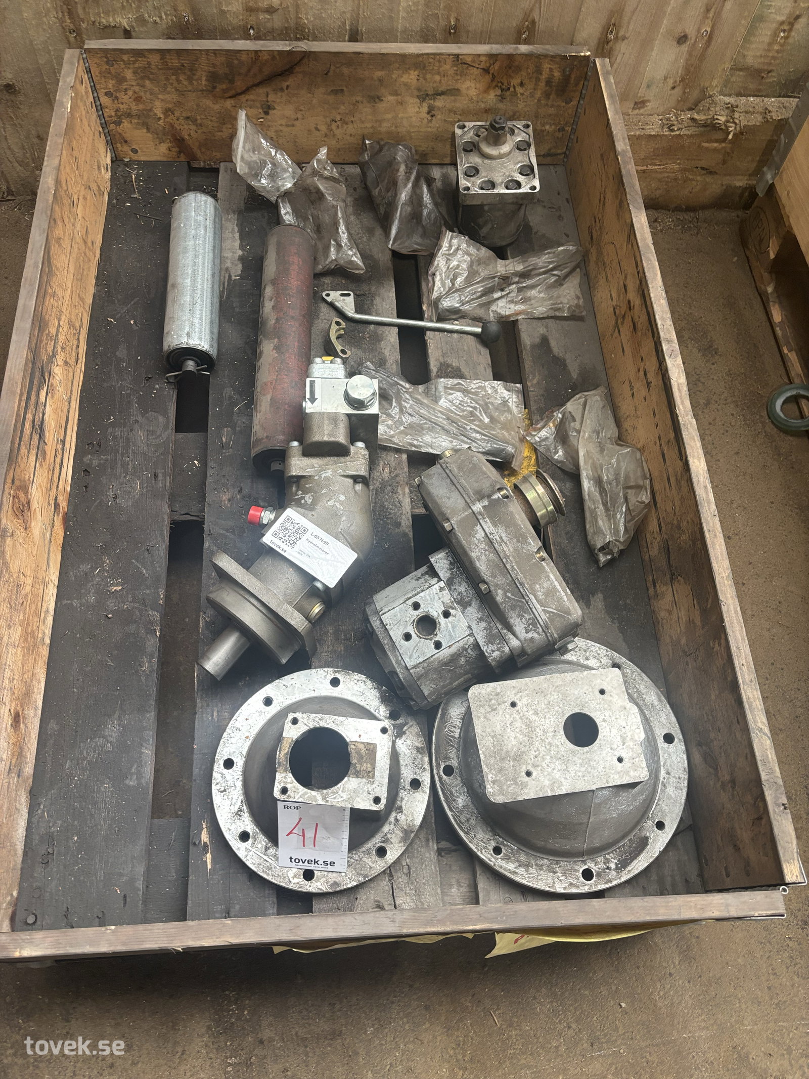 Hydraulmotorer på auktion i Gnarp hos Toveks Auktioner