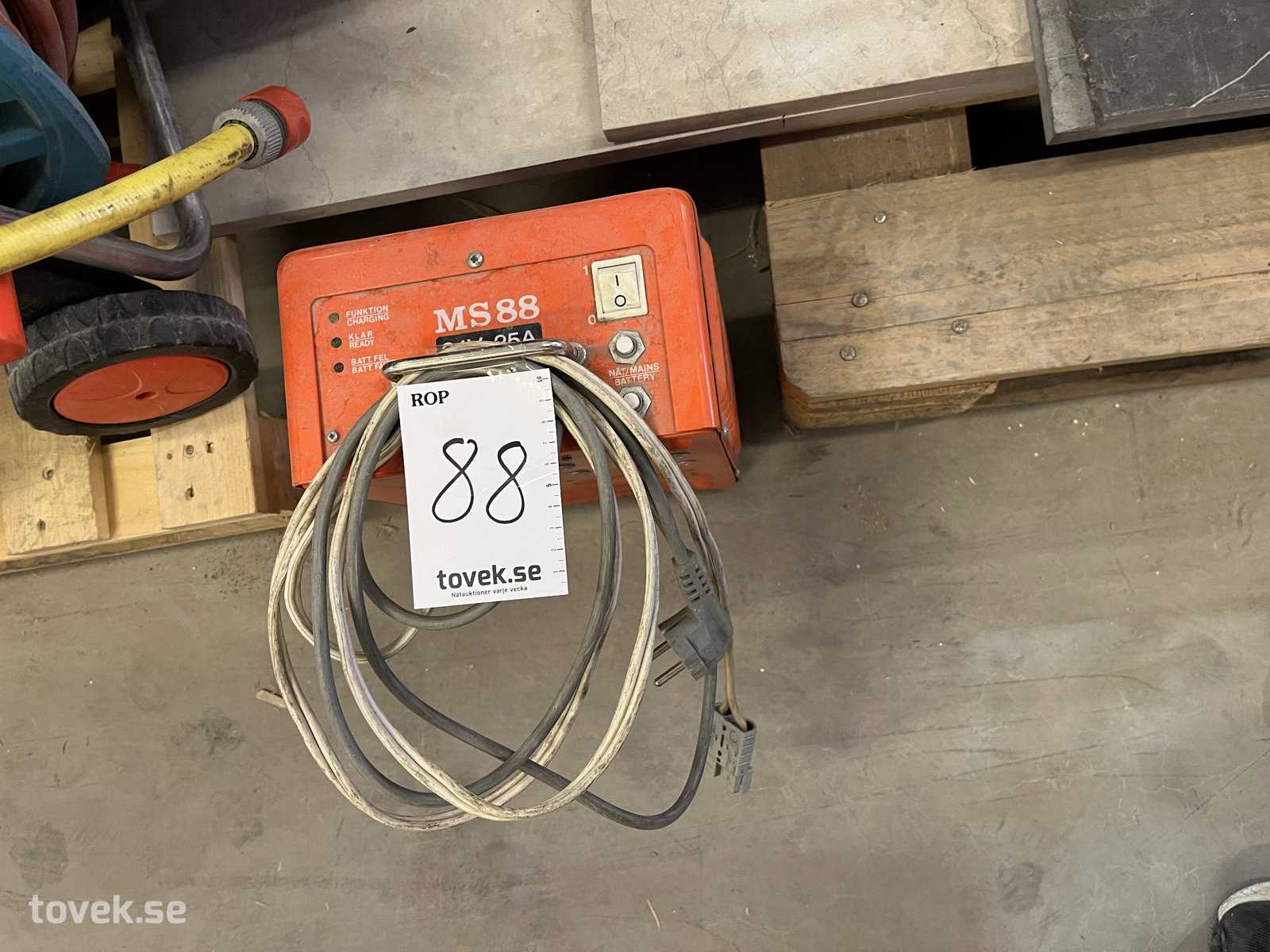 Batteriladdare av modell MS88 24v på auktion i Östersund hos Toveks Auktioner