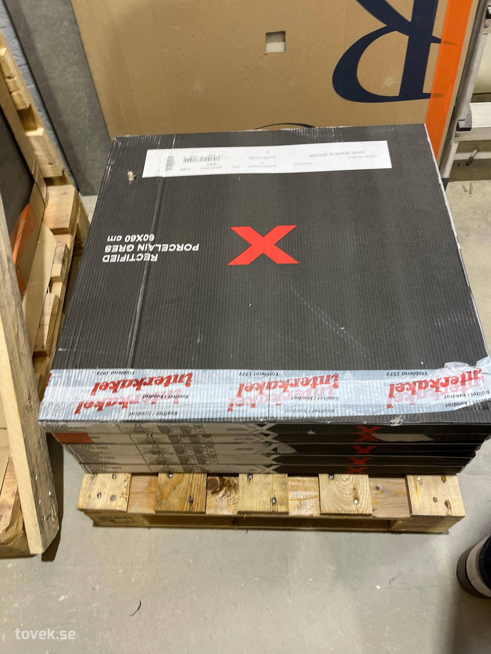 5st paket NAXB Skara M Brown granitkakel ca 7,2 kvm på auktion i Östersund hos Toveks Auktioner