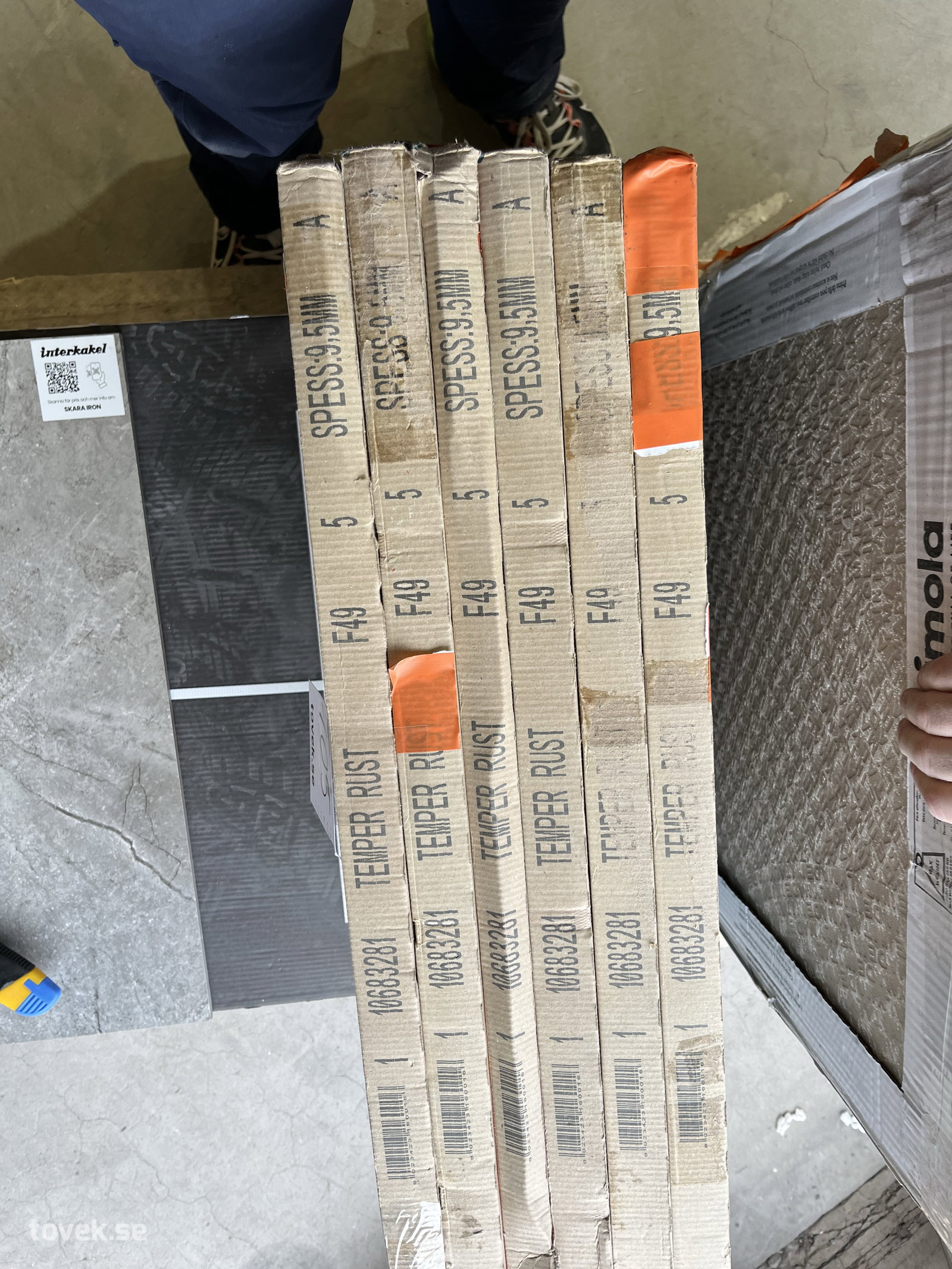 Ca 5st paket Cercom Ceramiche Temper Rust Ca 6,12kvm på auktion i Östersund hos Toveks Auktioner