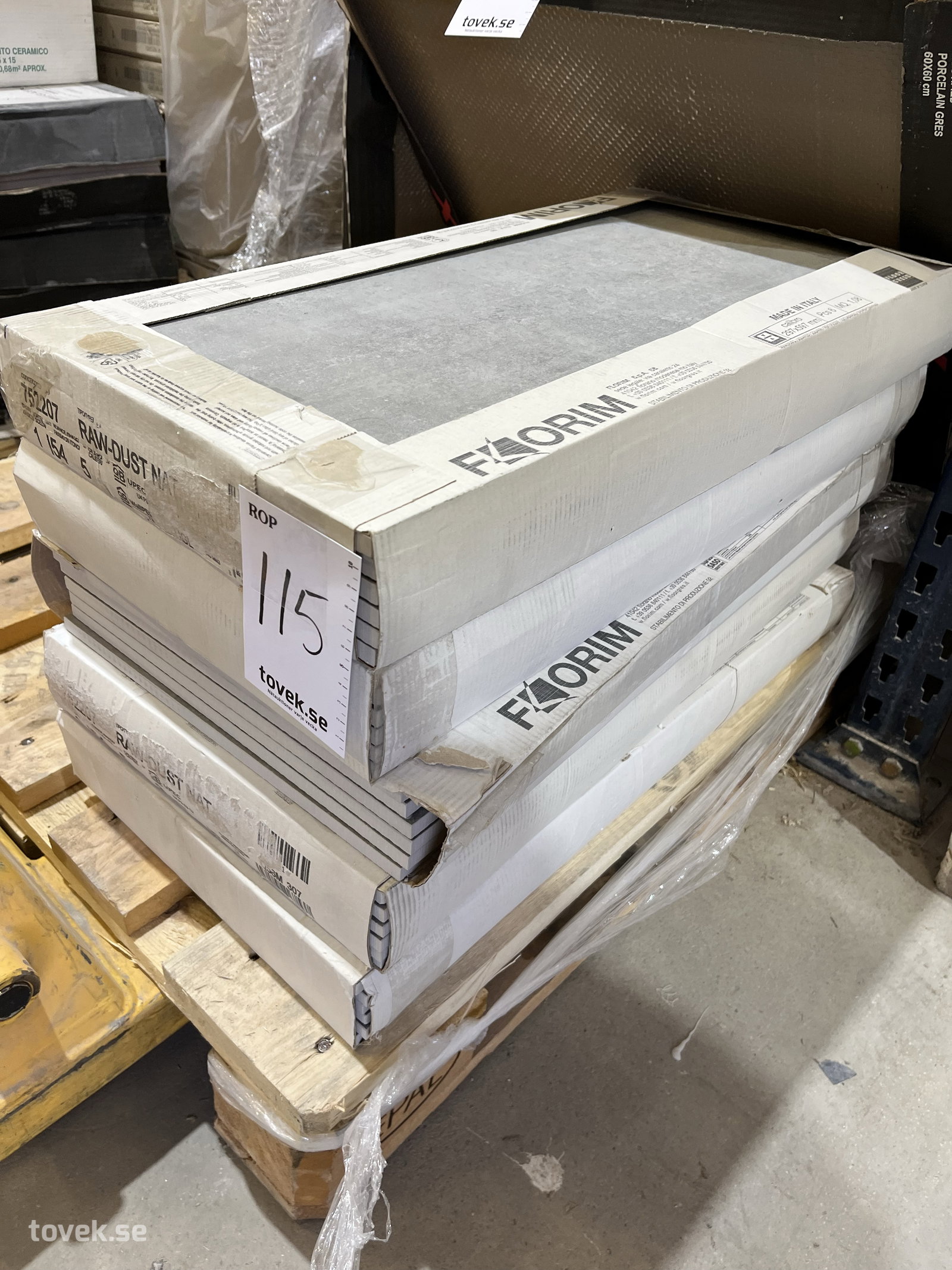 5st paket Florim Rawtech Raw-Dust Nat ca 5,4 m2 på auktion i Östersund hos Toveks Auktioner