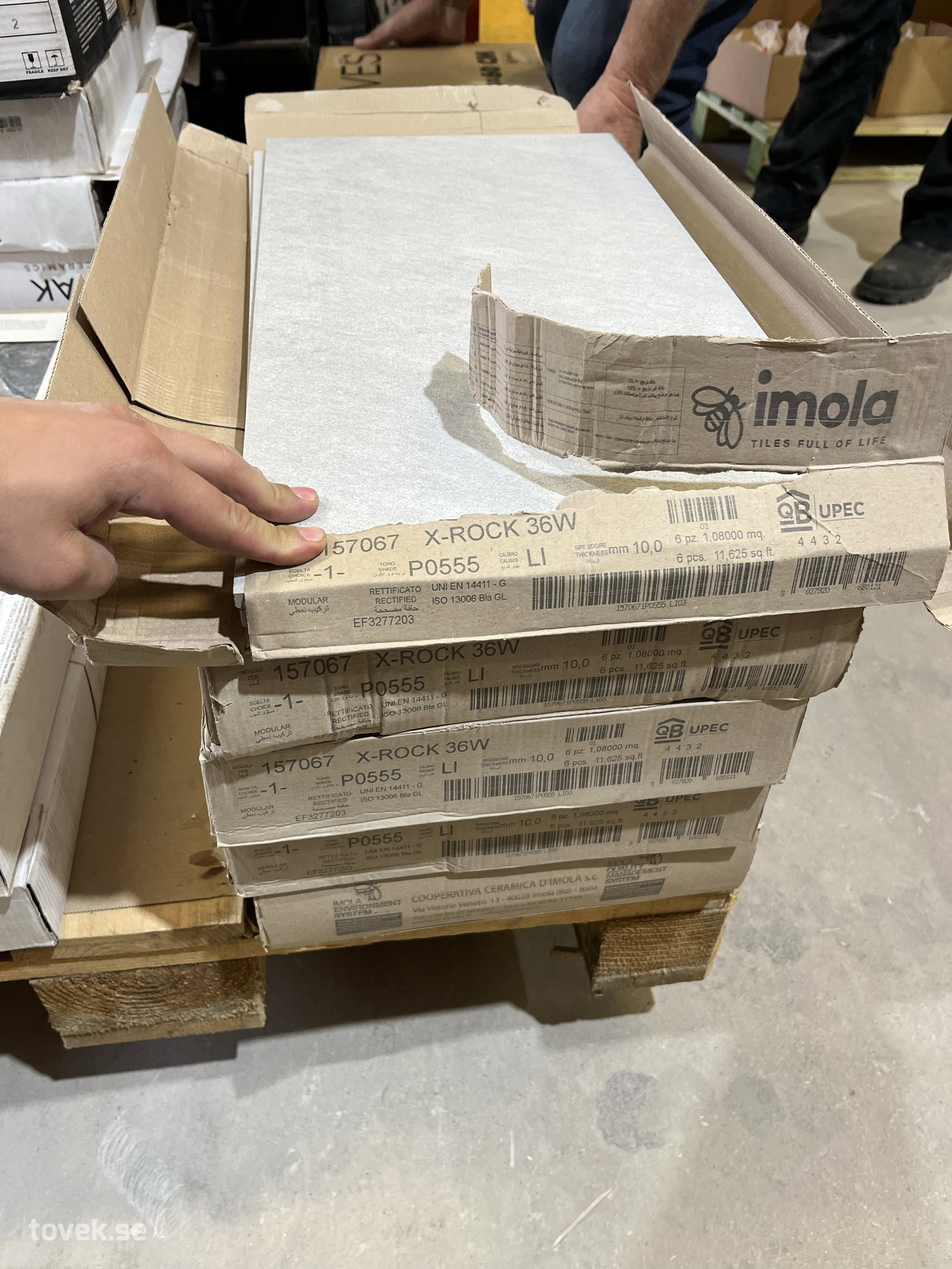 5st paket med Imola X-Rock 36Wca 5,4kvm på auktion i Östersund hos Toveks Auktioner
