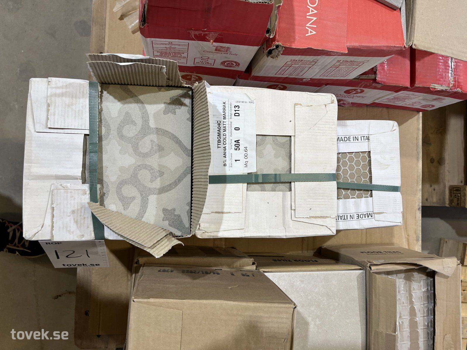 5st paket Terratinta Betongreys Marrakech ca 3,2kvm på auktion i Östersund hos Toveks Auktioner