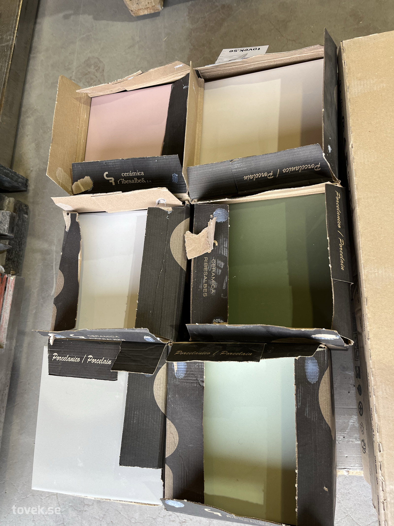 6st blandat sorter av Ceramica Ribesalbes & Vives kakel på auktion i Östersund hos Toveks Auktioner