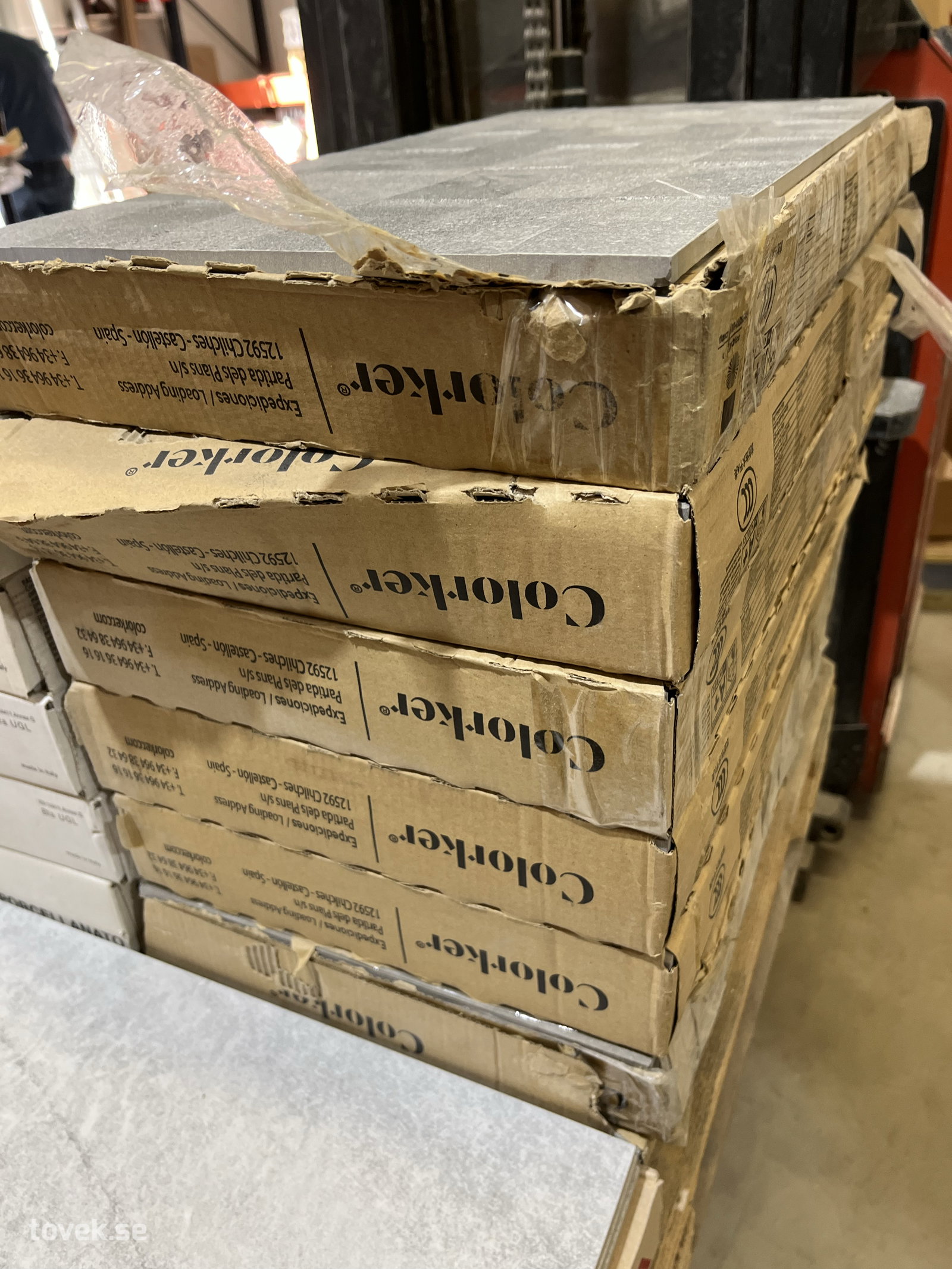 7st paket med Colorker Madison ca 8,61kvm på auktion i Östersund hos Toveks Auktioner