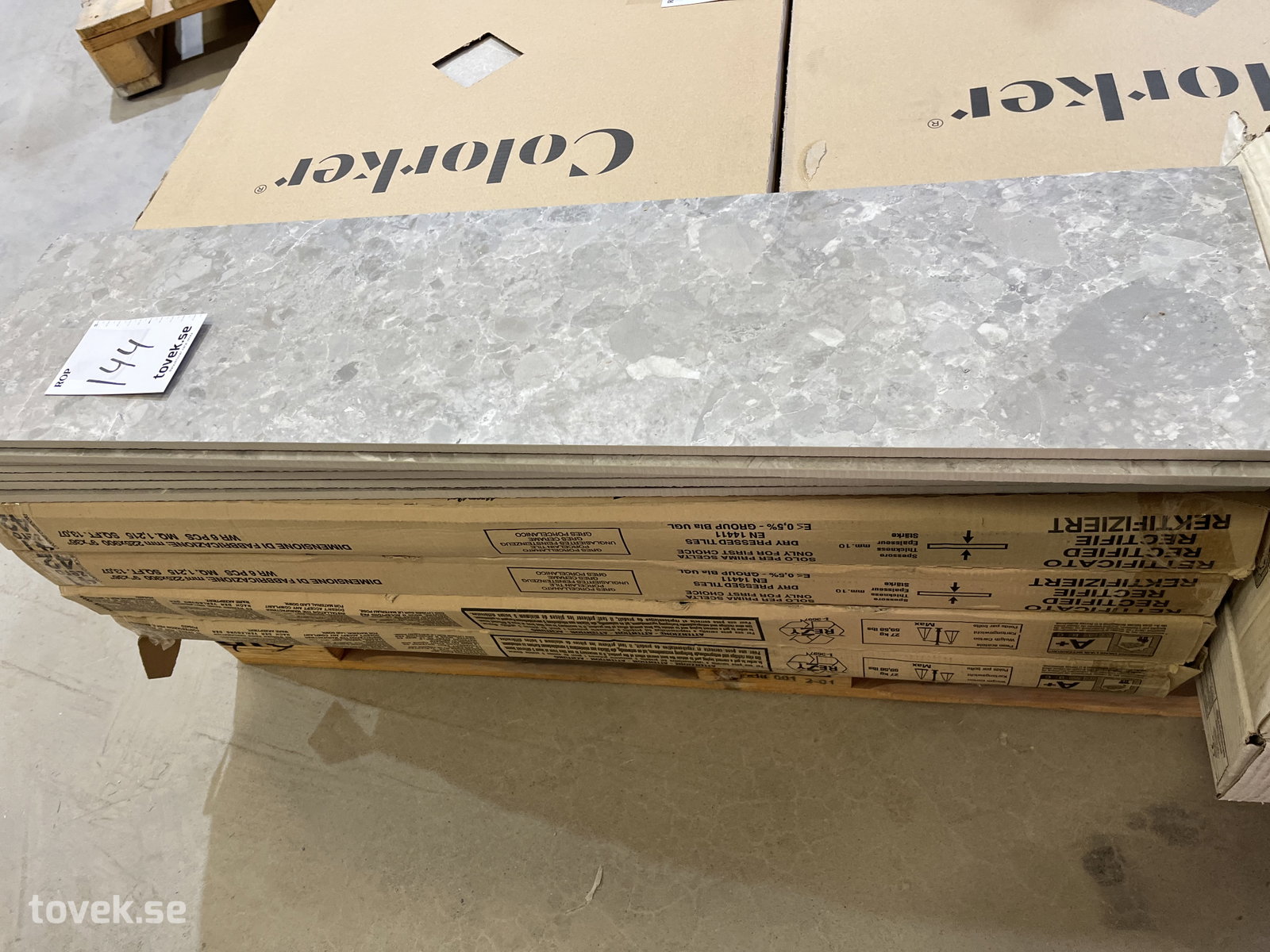 5st paket Jumbo Cemento klinker, ca 6,075 kvm på auktion i Östersund hos Toveks Auktioner