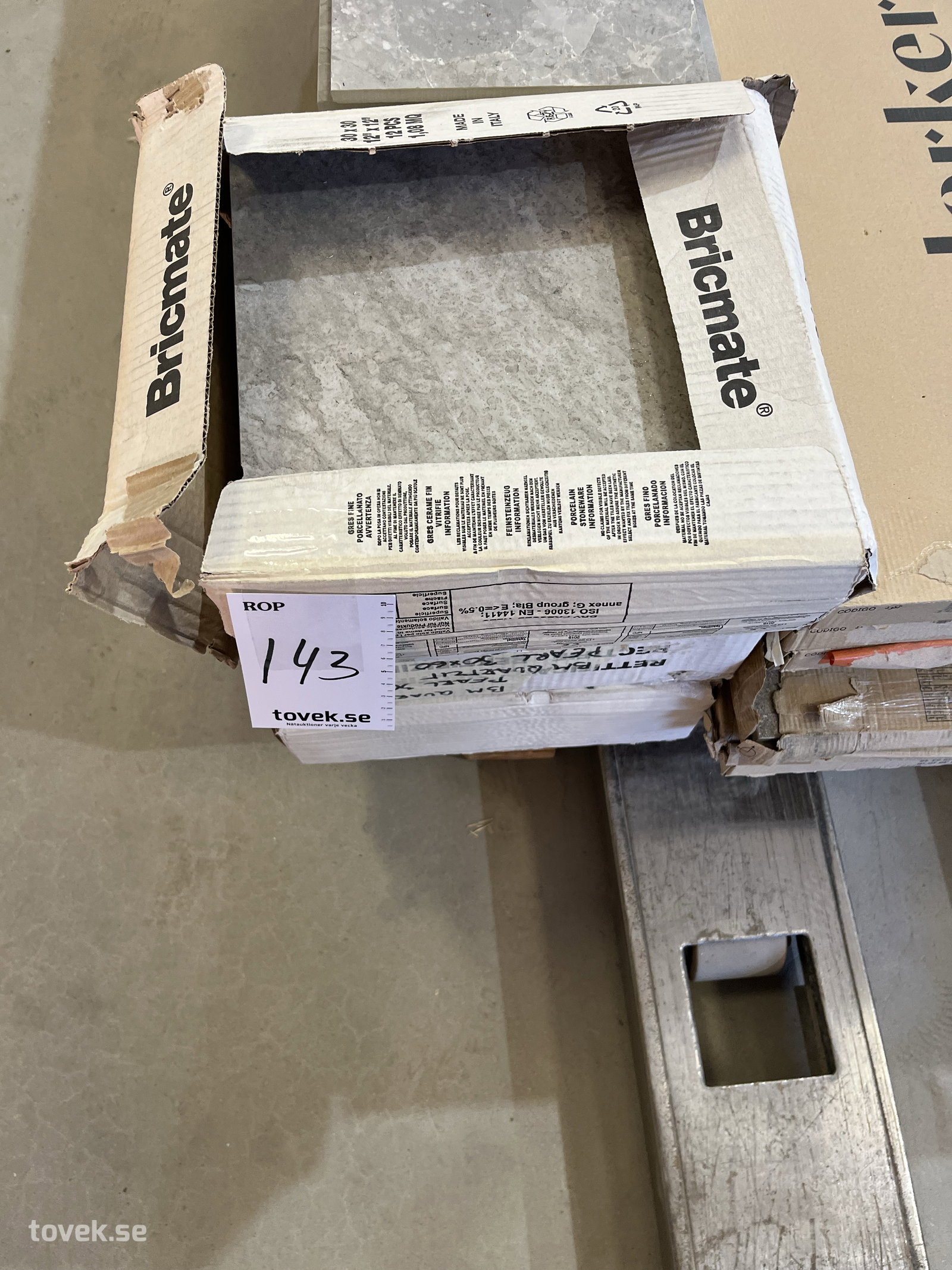 3st paket med Bricmate rektifierad klinker ca 3,24kvm på auktion i Östersund hos Toveks Auktioner