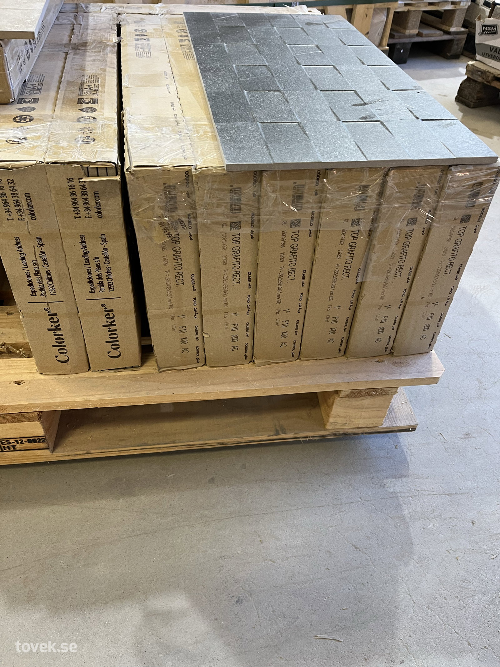 9st paket med kliniker ca 11,25kvm på auktion i Östersund hos Toveks Auktioner