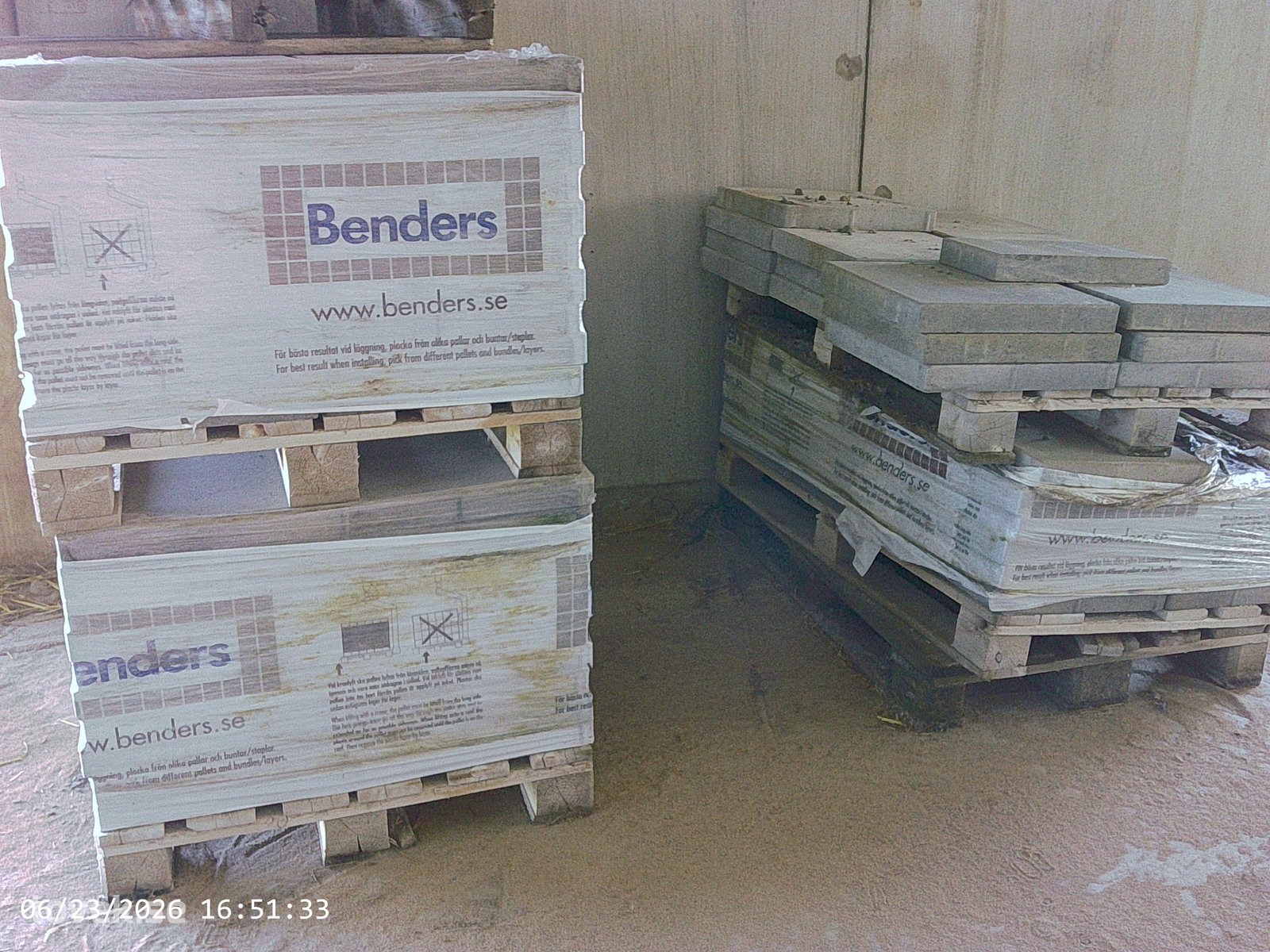 Benders 40x40 platta 2,5 pall på auktion i Falkenberg hos Toveks Auktioner