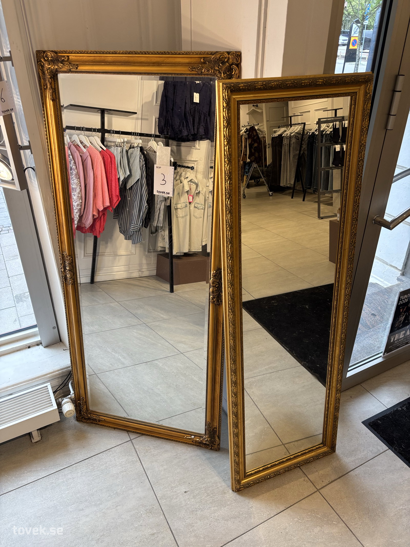 Speglar 2 st & kruka med stativ på auktion i Halmstad hos Toveks Auktioner