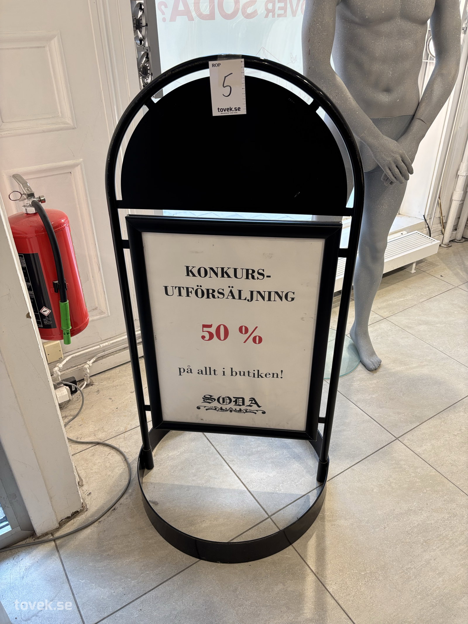 Trottoarpratare på auktion i Halmstad hos Toveks Auktioner