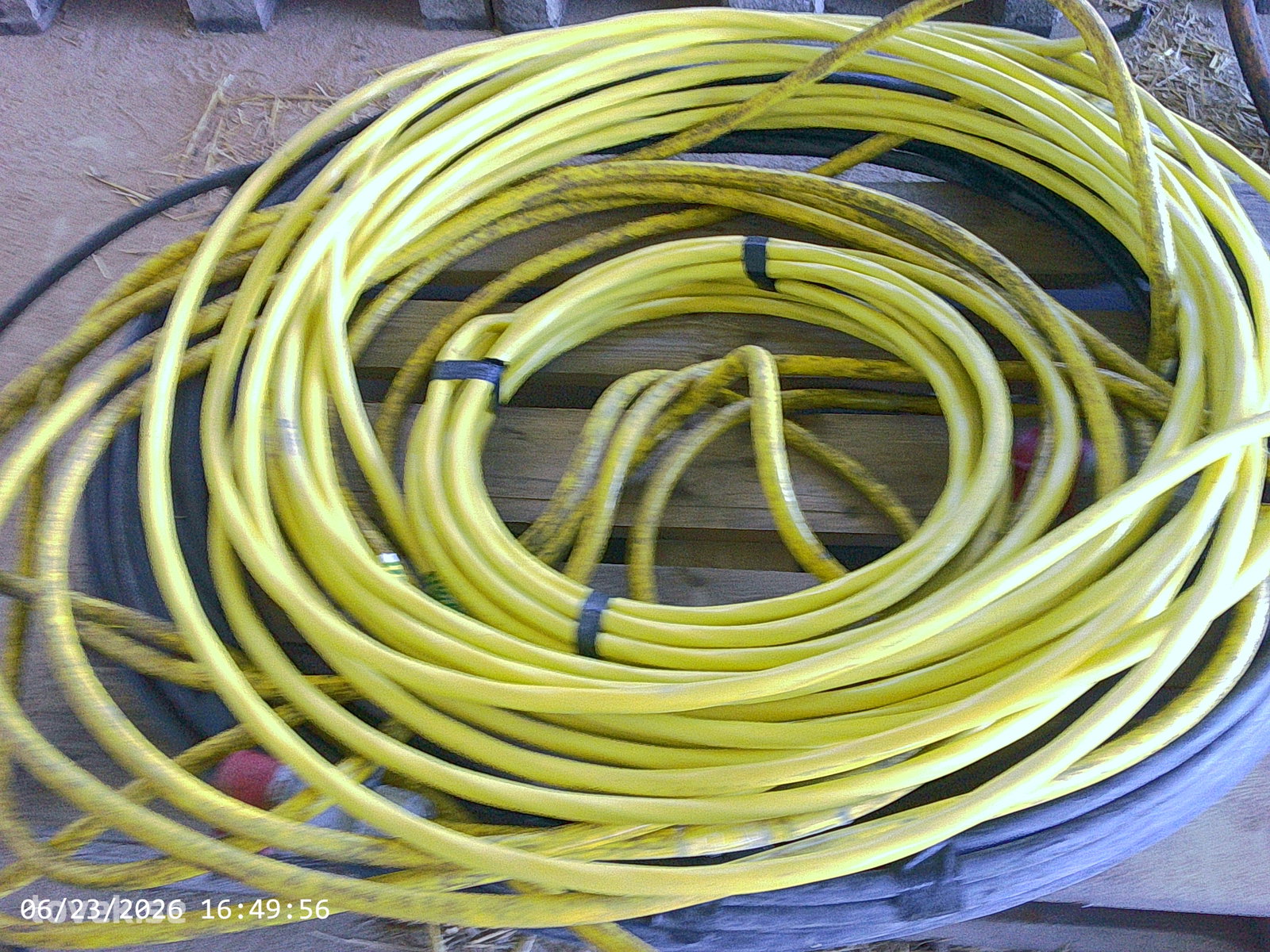 Elkabel ca 50 meter samt ca 25 meter med fyrledare på auktion i Falkenberg hos Toveks Auktioner