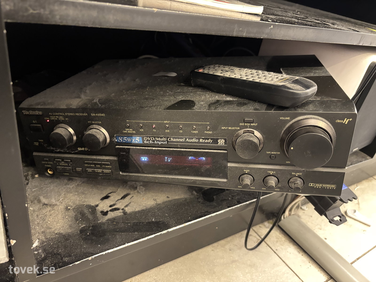 Förstärkare, Technics SA-AX540 med fjärrkontroll & 6 högtalare på auktion i Halmstad hos Toveks Auktioner