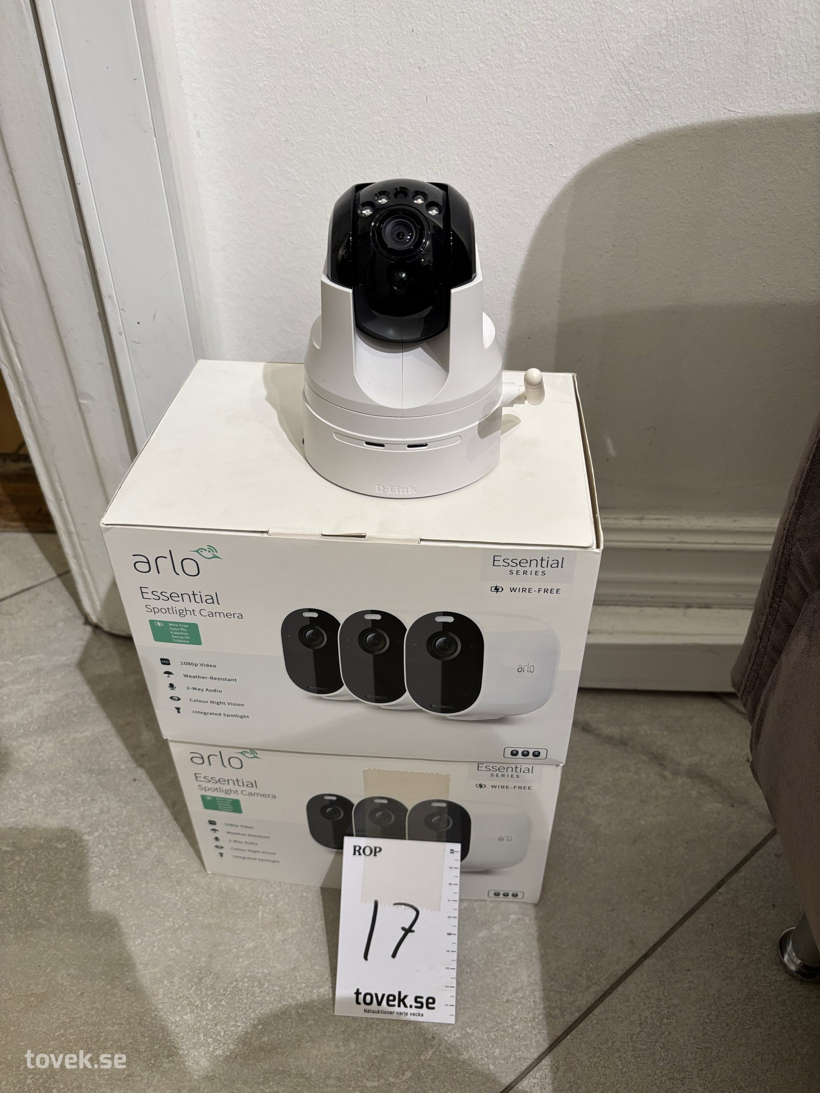 Övervakningskameror 9 st (D-Link & Arlo) på auktion i Halmstad hos Toveks Auktioner