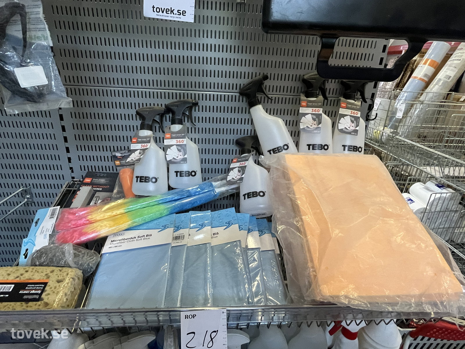 Blandat parti TEBO Sprayflaskor, rengöringssvampar och städredskap för platssättning på auktion i Östersund hos Toveks Auktioner