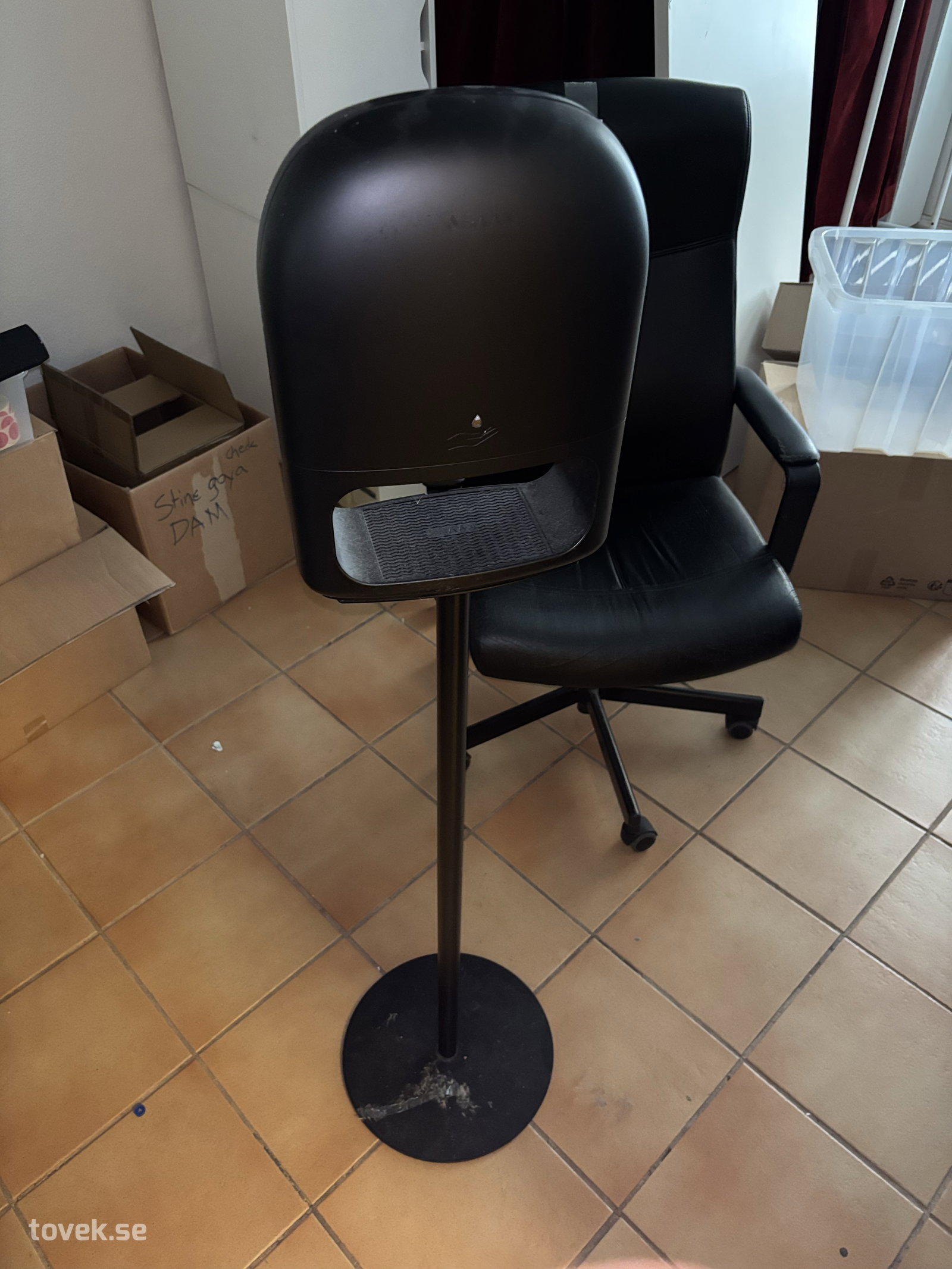 Handspritdispenser på auktion i Halmstad hos Toveks Auktioner