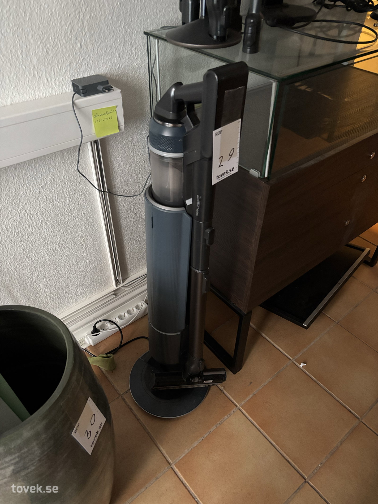 Dammsugare Samsung med flera munstycken på auktion i Halmstad hos Toveks Auktioner