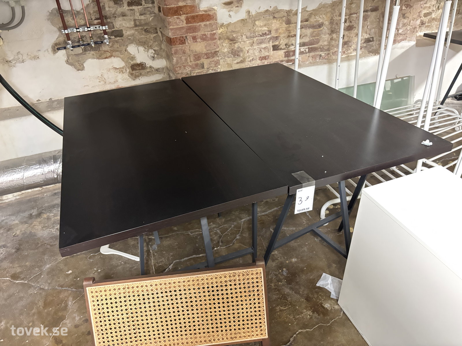 Bord 2 st, ca 150x75cm på auktion i Halmstad hos Toveks Auktioner