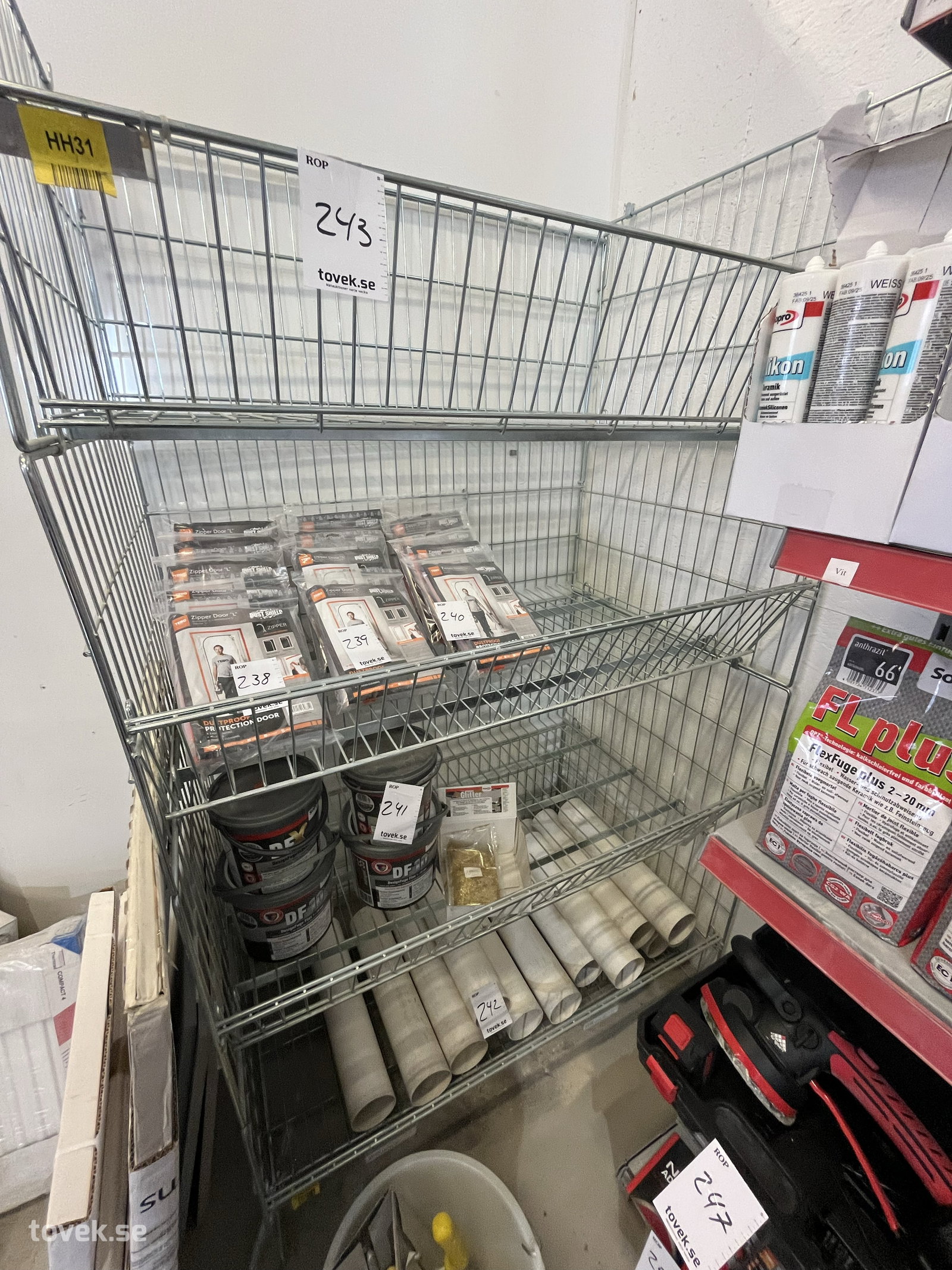 Hylla (ej innehåll) på auktion i Östersund hos Toveks Auktioner