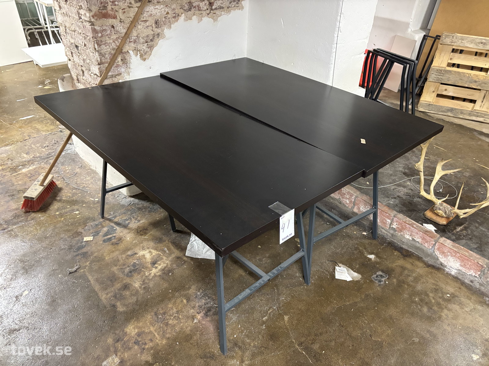 Bord 4 st, ca 150x75cm på auktion i Halmstad hos Toveks Auktioner