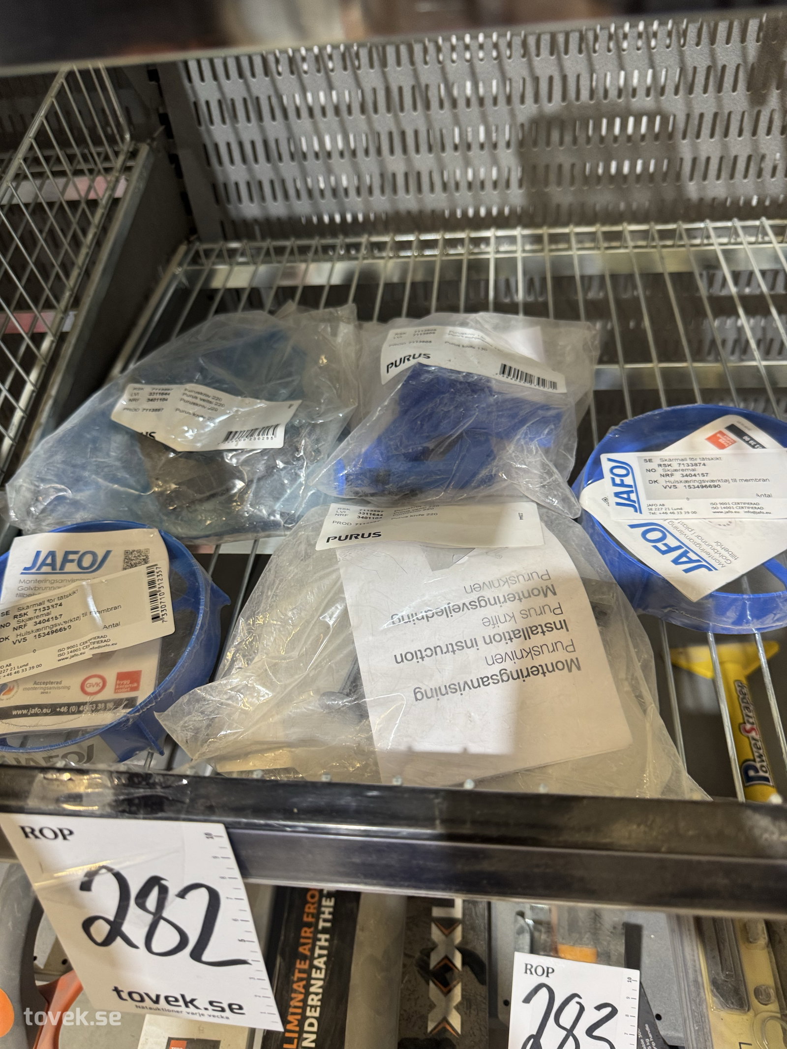 Div monteringstillbehör: JAFO golvbrunnsfixturer och Purusknivar på auktion i Östersund hos Toveks Auktioner