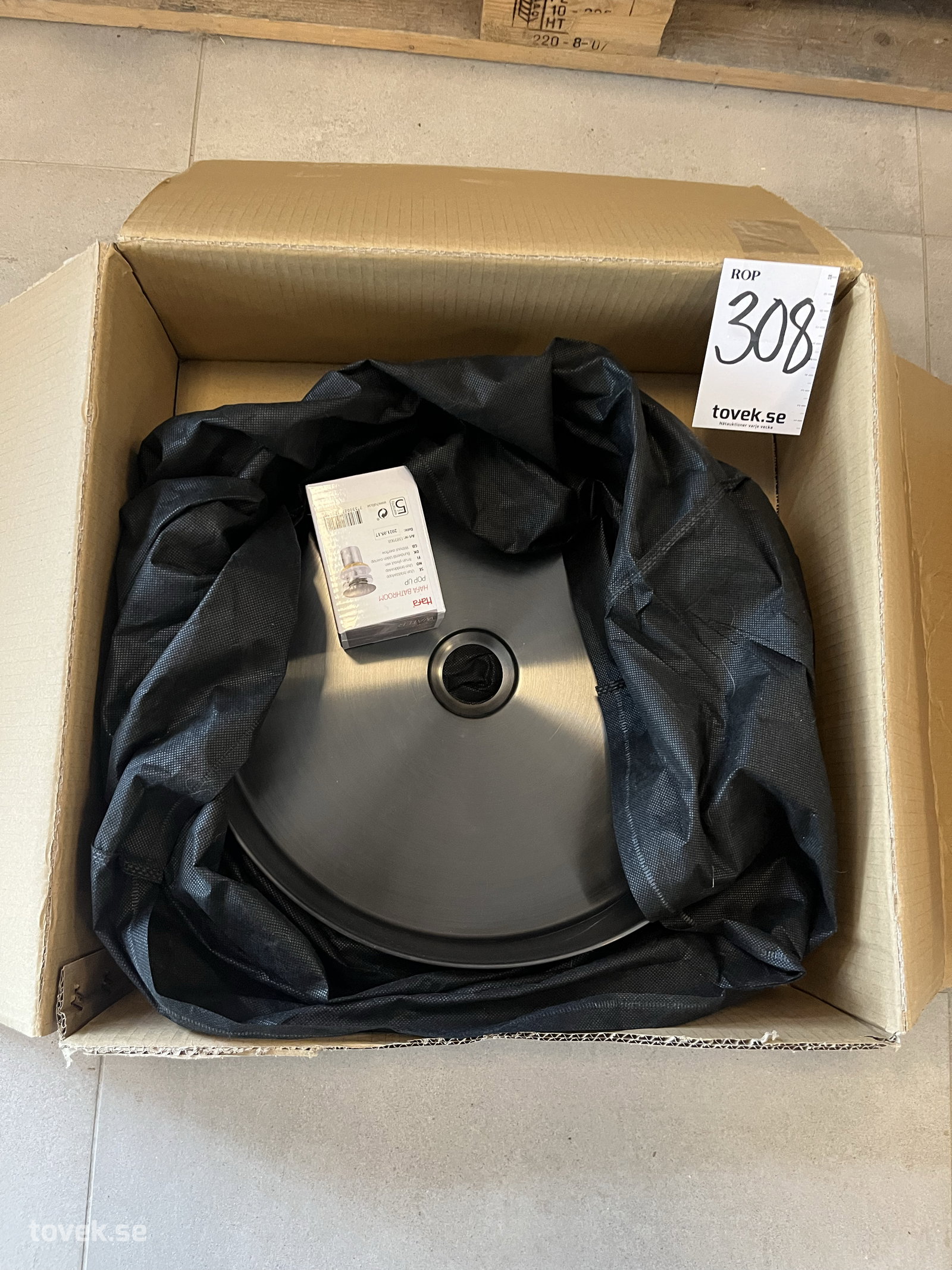 Hafa Circle Steel Borstad Svartkrom handfat och Pop-Up bottenventil på auktion i Östersund hos Toveks Auktioner