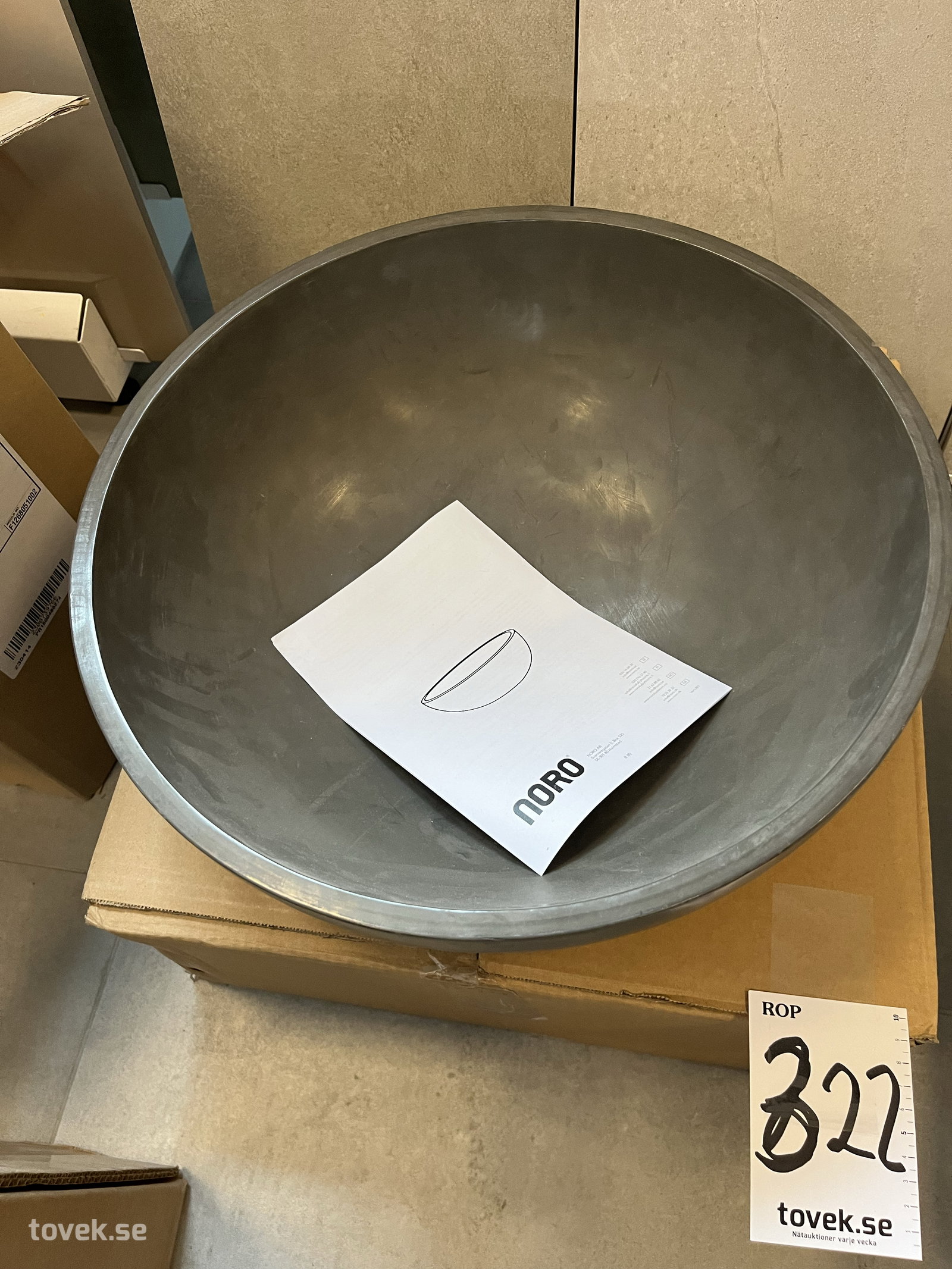 Noro Cement Fristående tvättställ på auktion i Östersund hos Toveks Auktioner