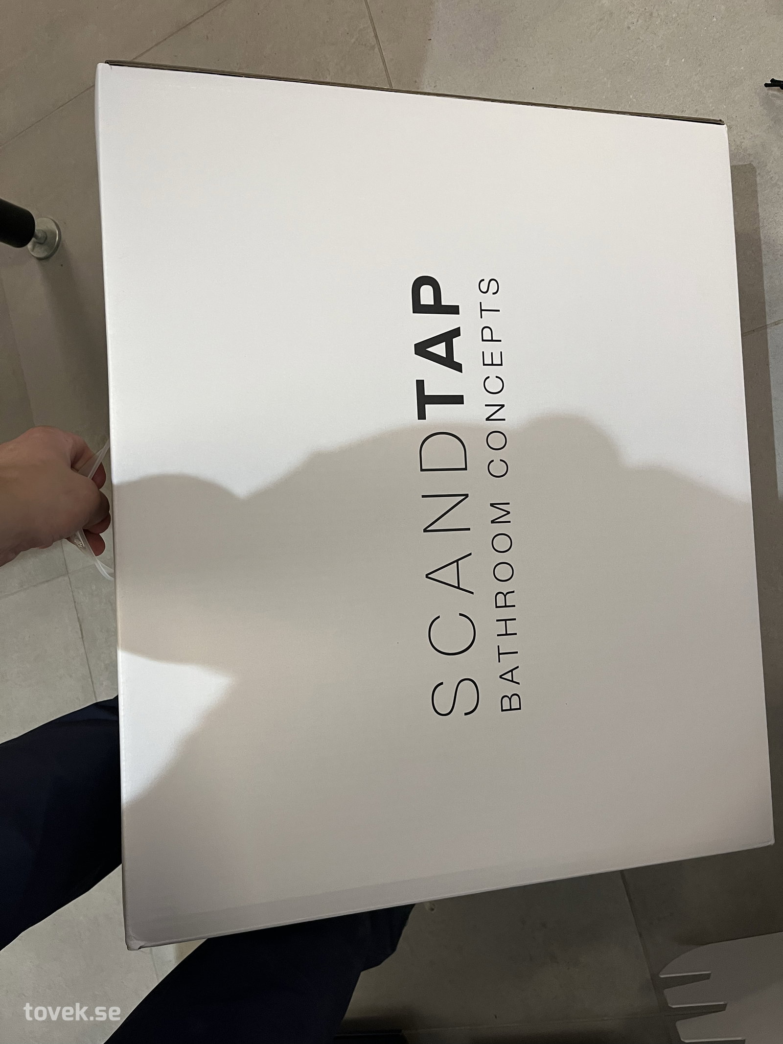 Scandtap Pleasure 2 Black – takduschset på auktion i Östersund hos Toveks Auktioner