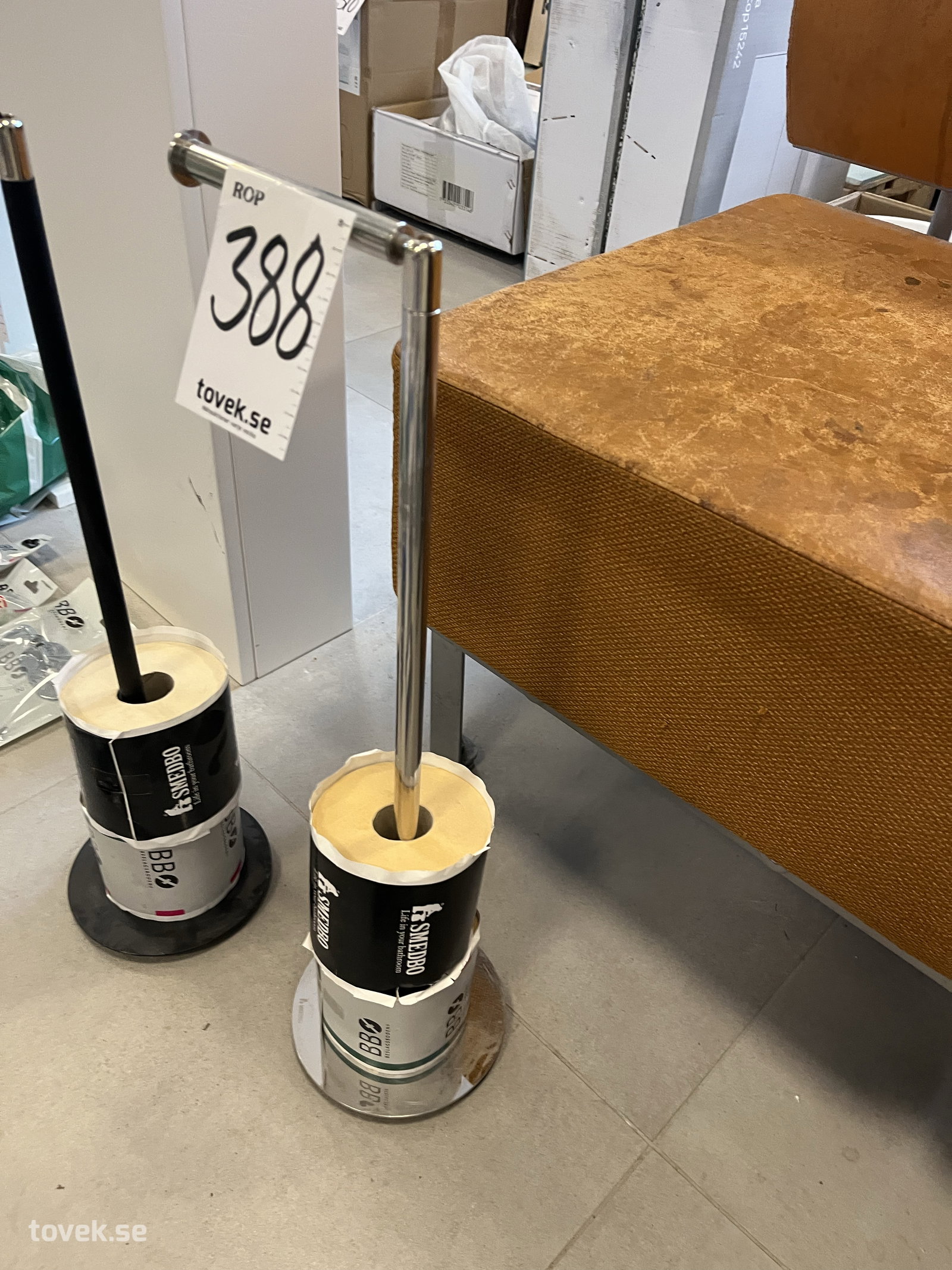 toalettpappershållare på auktion i Östersund hos Toveks Auktioner