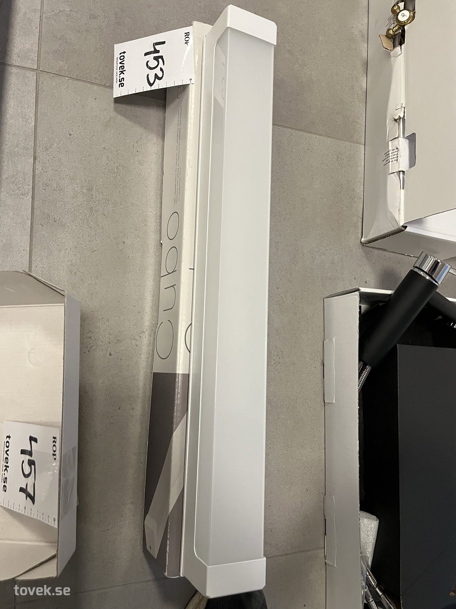 Cebe Cubo 3000K LED-armatur IP44 på auktion i Östersund hos Toveks Auktioner