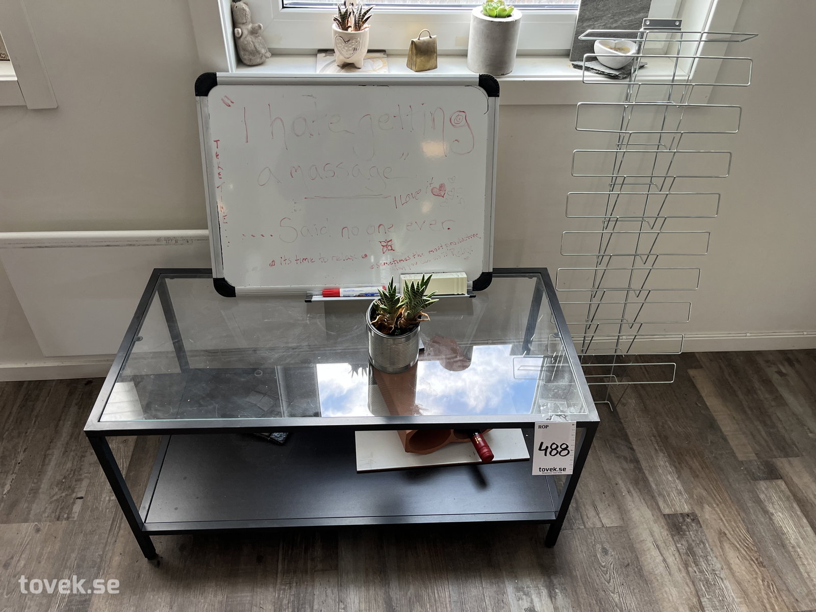 Soffbord, Whitebord och tidningsställ på auktion i Östersund hos Toveks Auktioner
