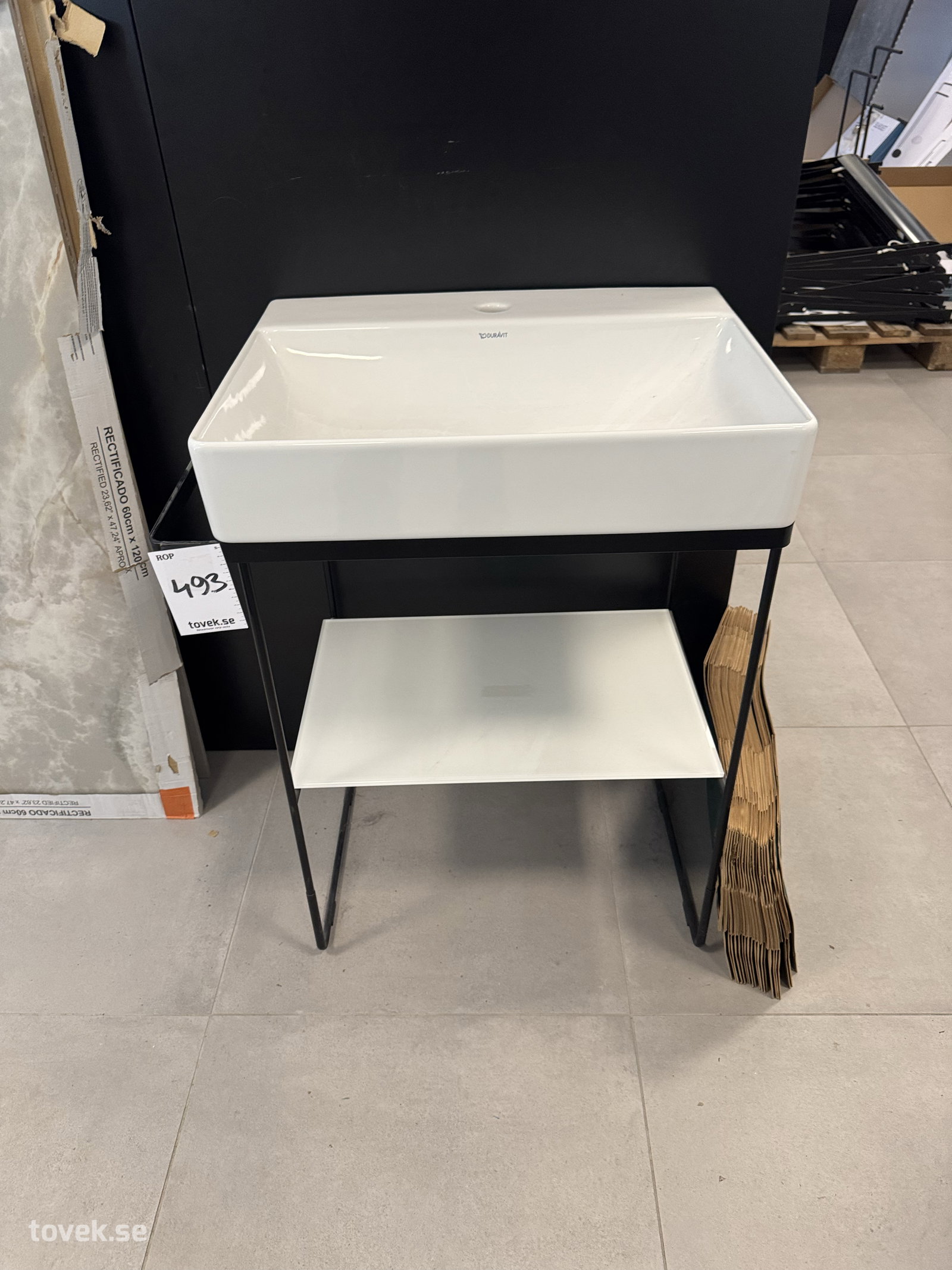 Handfat och ställ på auktion i Östersund hos Toveks Auktioner