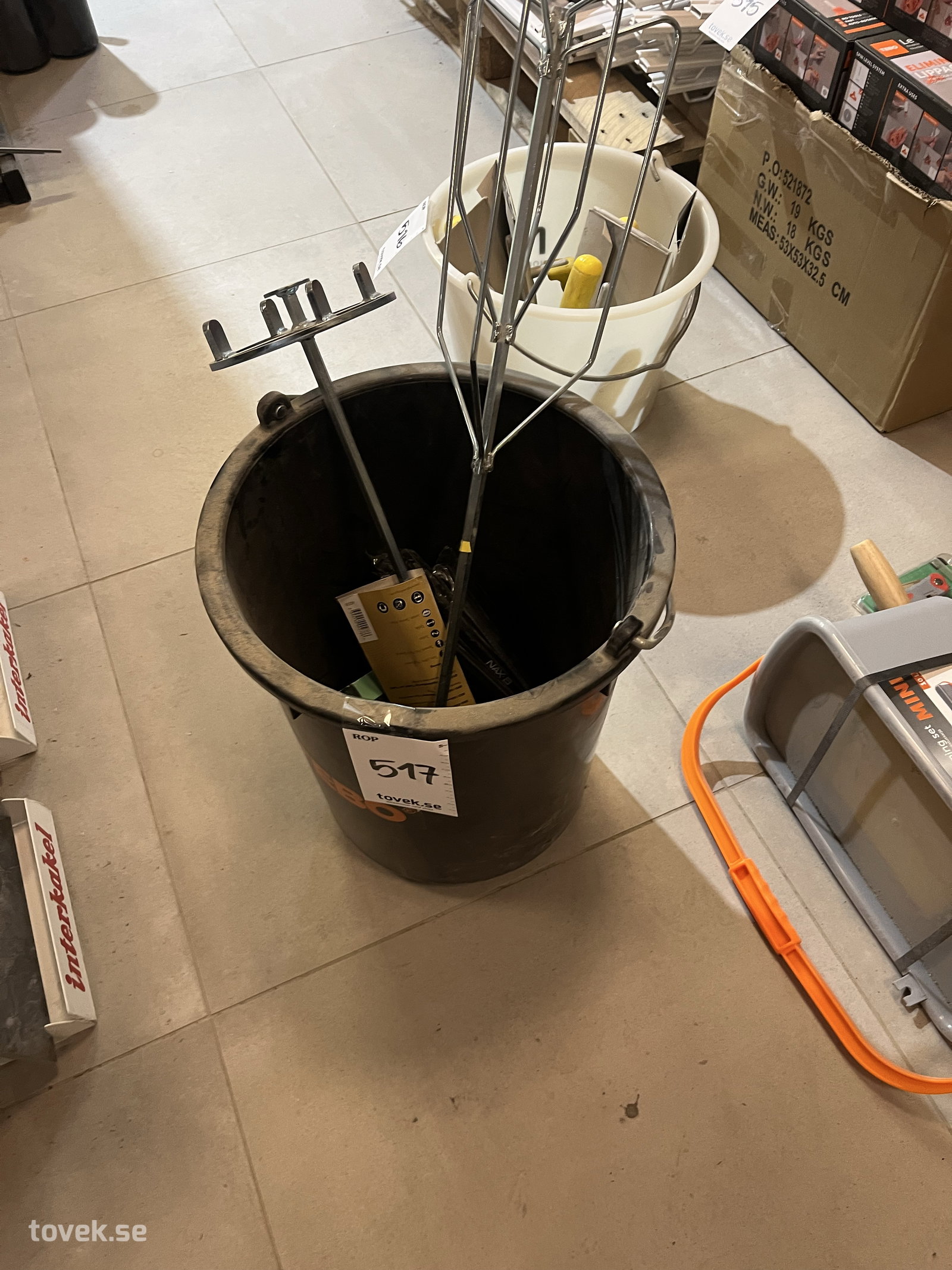 Blandhink med kakelverktyg på auktion i Östersund hos Toveks Auktioner