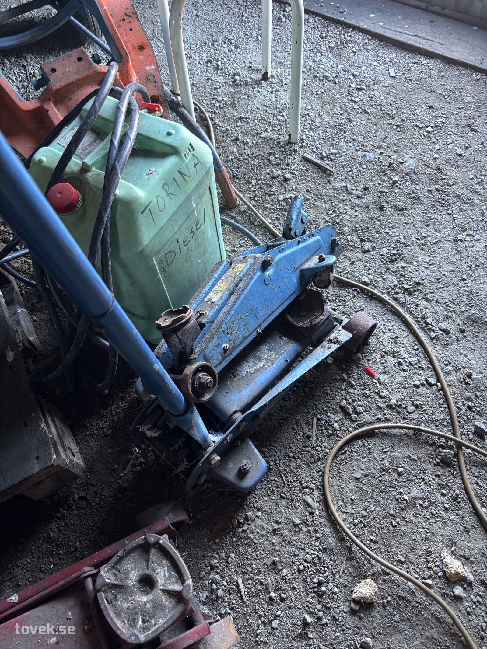 Garagedomkrafter på auktion i Söderhamn hos Toveks Auktioner