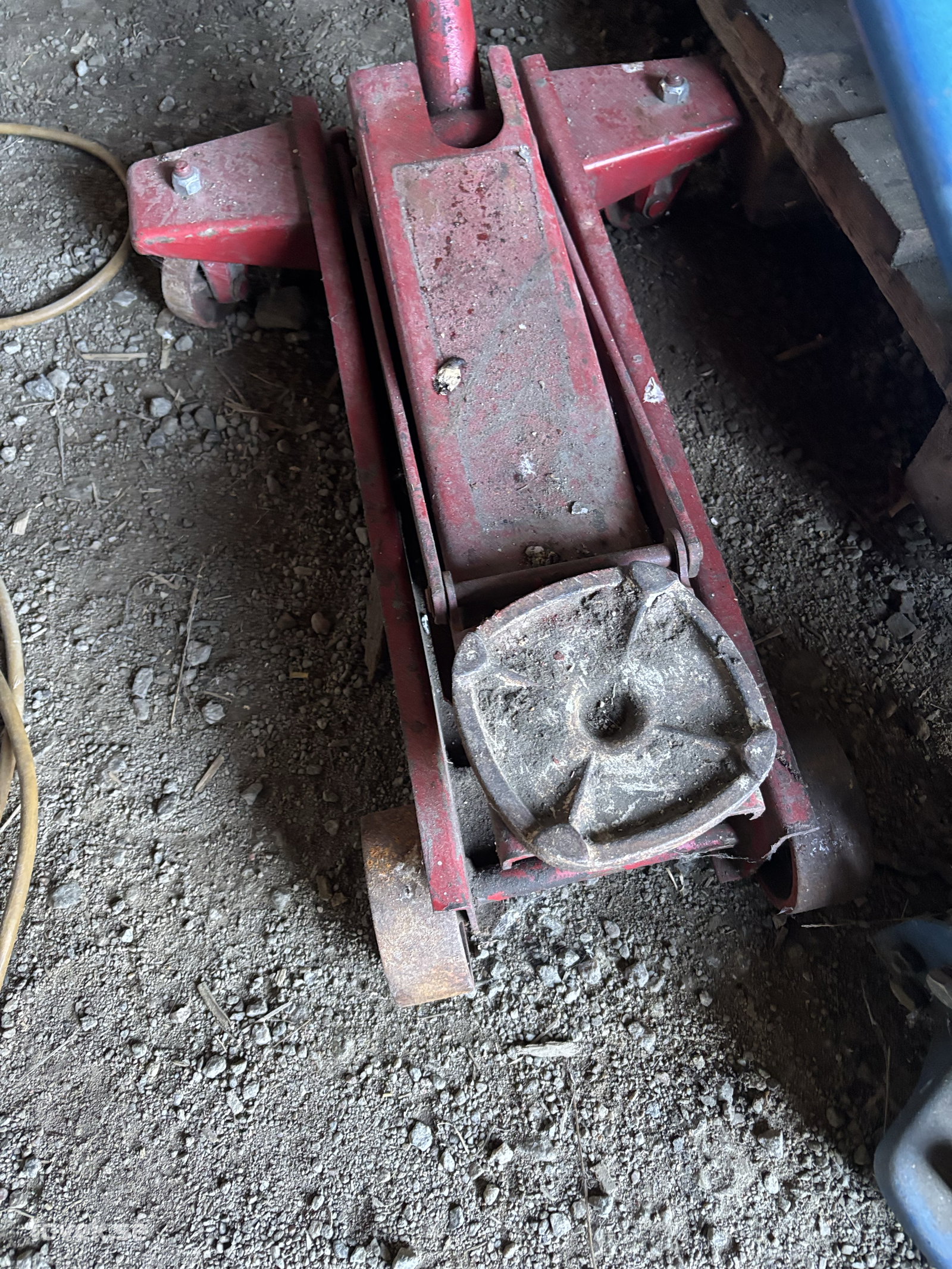 Garagedomkraft på auktion i Söderhamn hos Toveks Auktioner
