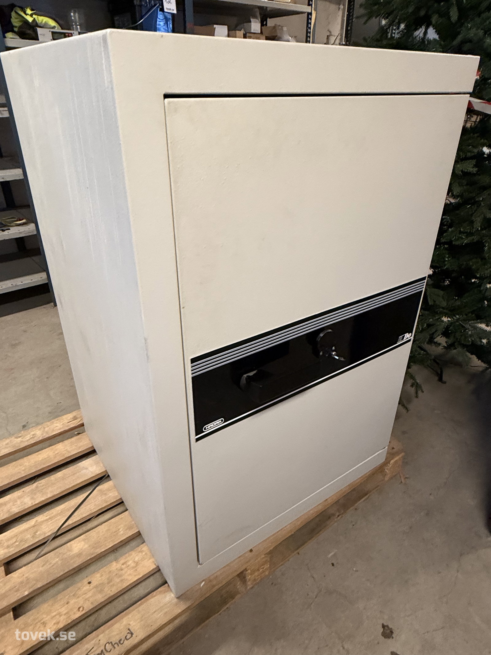 Dokumentskåp Hadak (105x65x70) på auktion i Hästveda hos Toveks Auktioner
