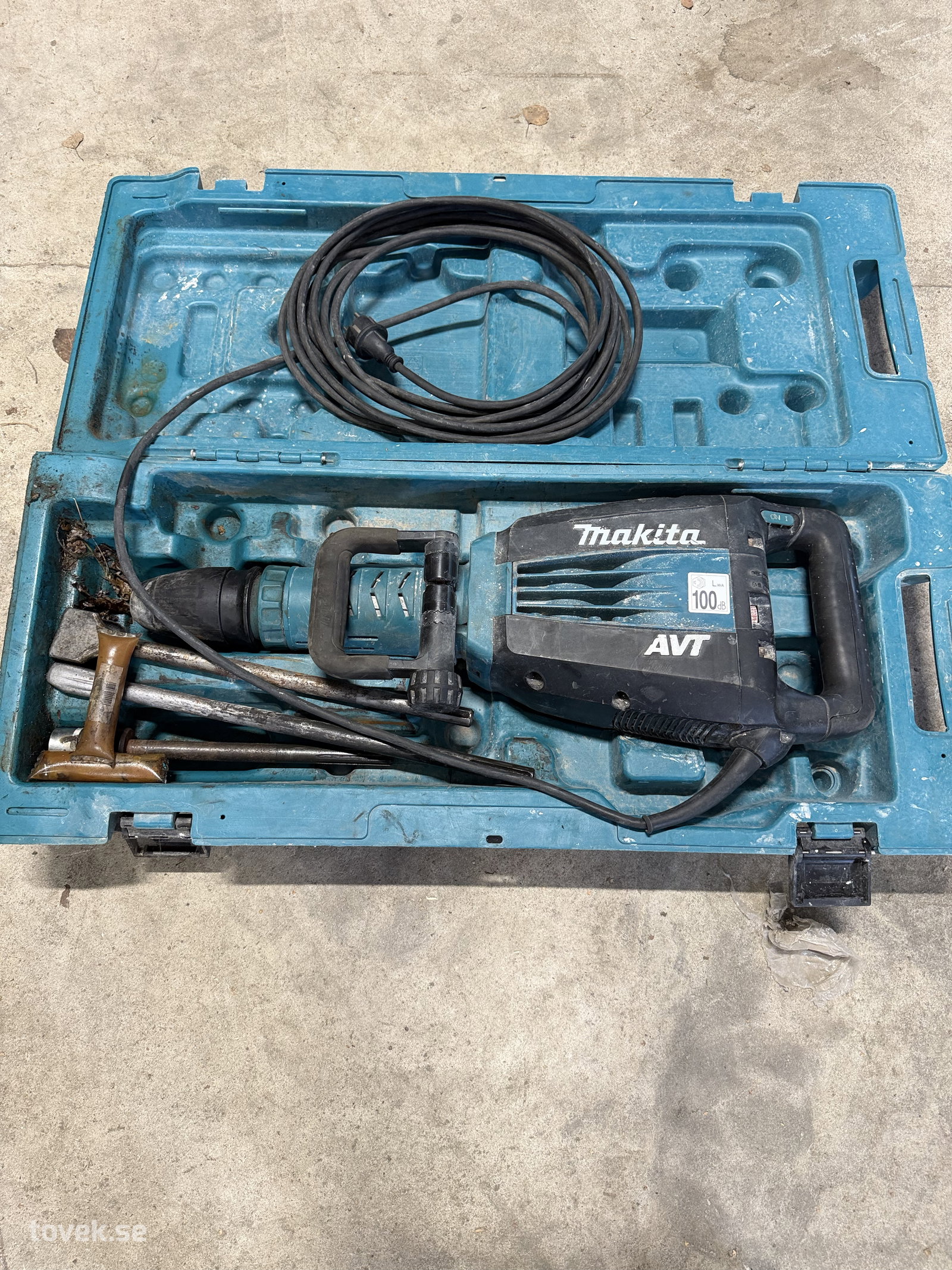 Bilningshammare Makita HM1214C på auktion i Hästveda hos Toveks Auktioner