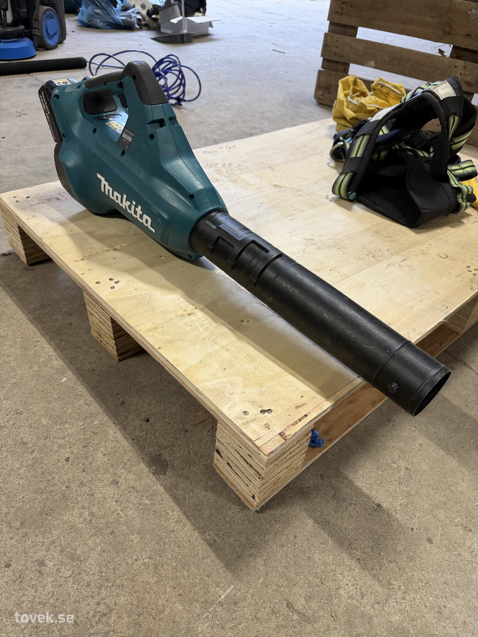 Lövblås Makita DUB362 inkl.batterier (testad) på auktion i Hästveda hos Toveks Auktioner