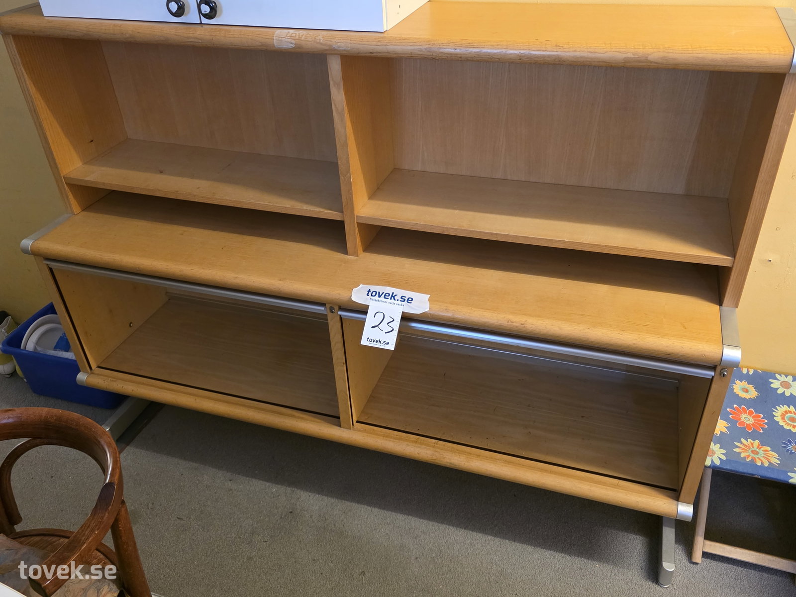 1 st skåp på auktion i Filipstad hos Toveks Auktioner