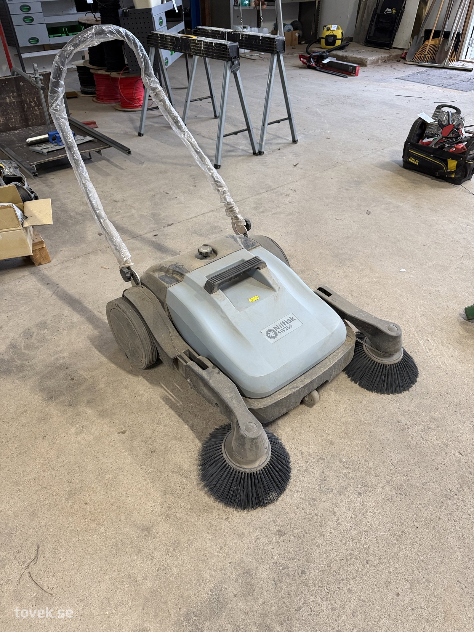 Sopmaskin Nilfisk SW250 på auktion i Hästveda hos Toveks Auktioner