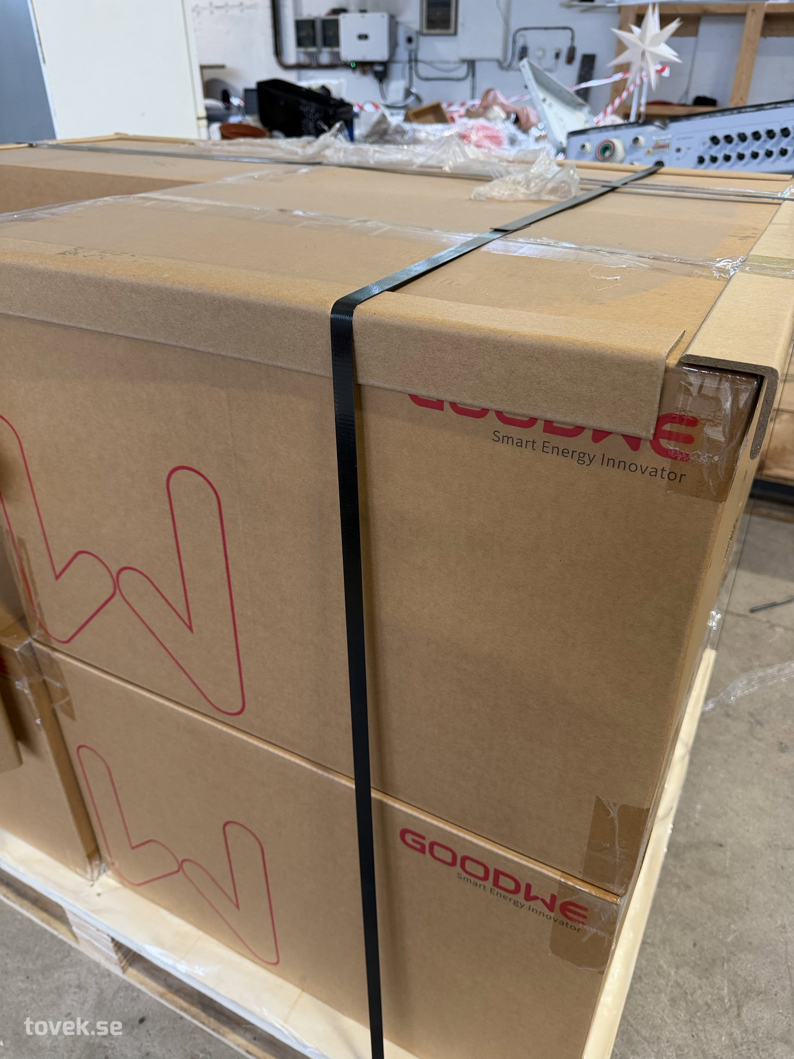 Ny GoodWe Power Control Unit, modell LX F-H på auktion i Hästveda hos Toveks Auktioner