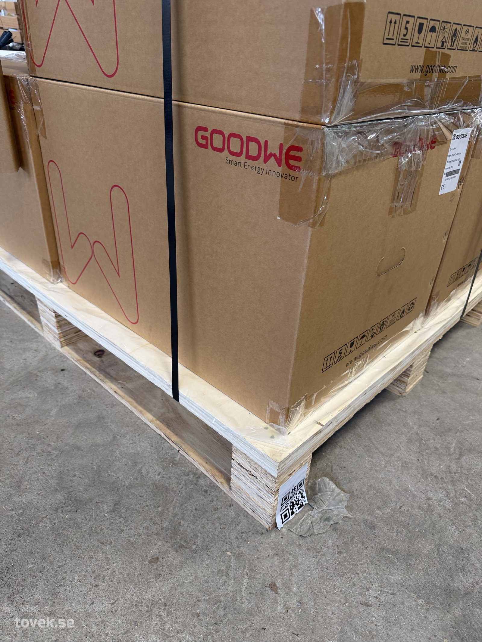 Ny GoodWe Power Control Unit, modell LX F-H på auktion i Hästveda hos Toveks Auktioner