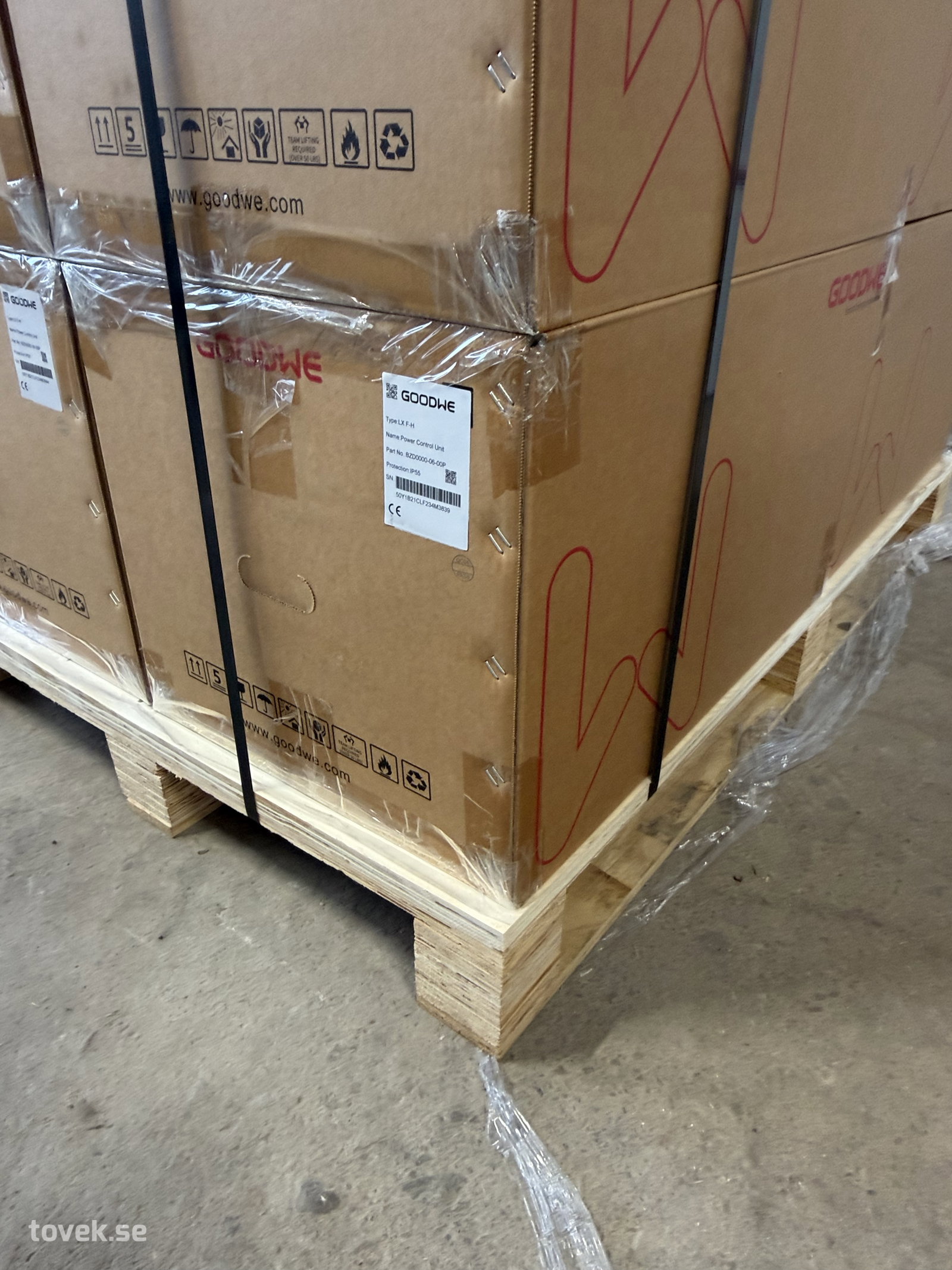 Ny GoodWe Power Control Unit, modell LX F-H på auktion i Hästveda hos Toveks Auktioner