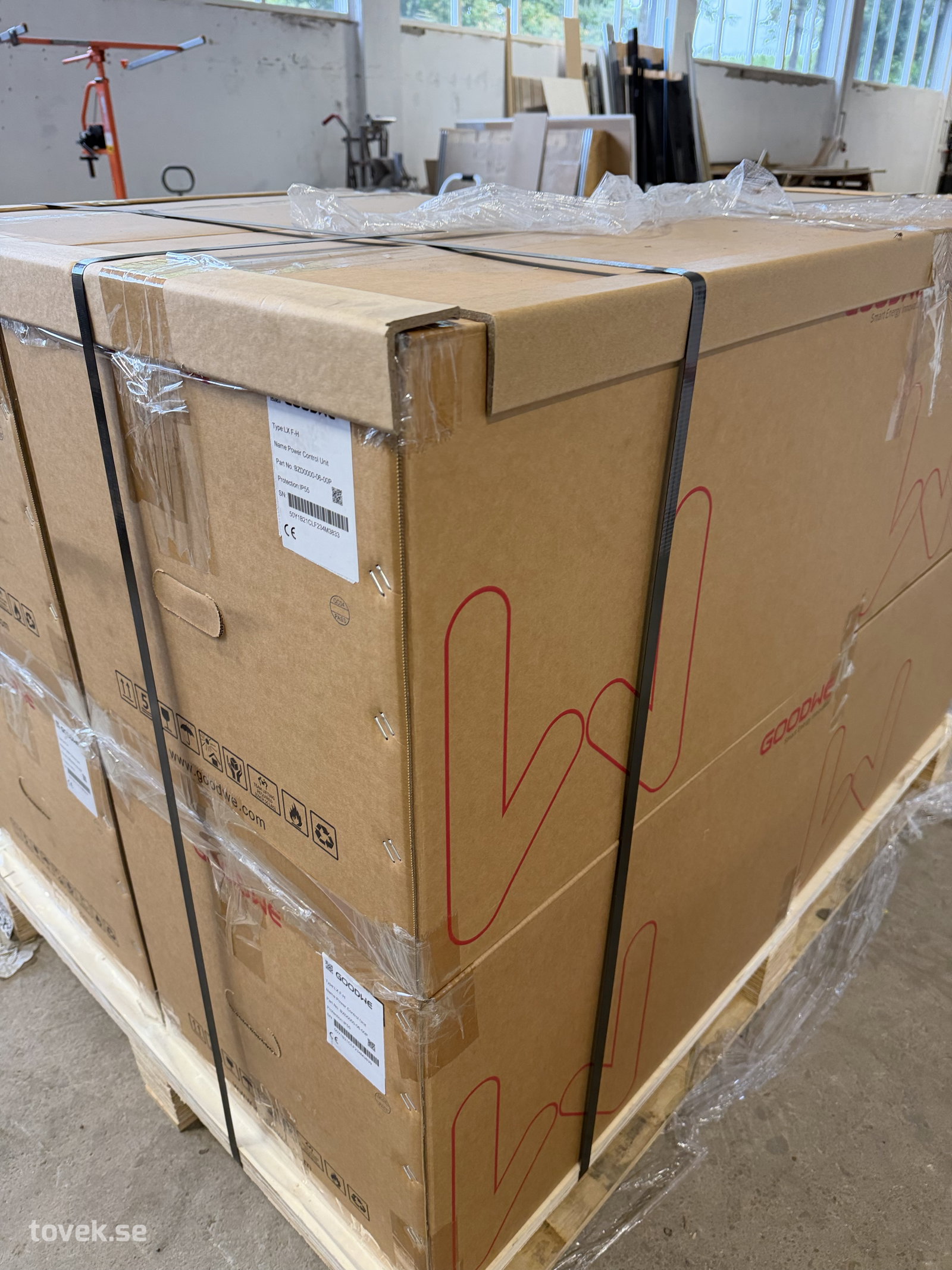 Ny GoodWe Power Control Unit, modell LX F-H på auktion i Hästveda hos Toveks Auktioner