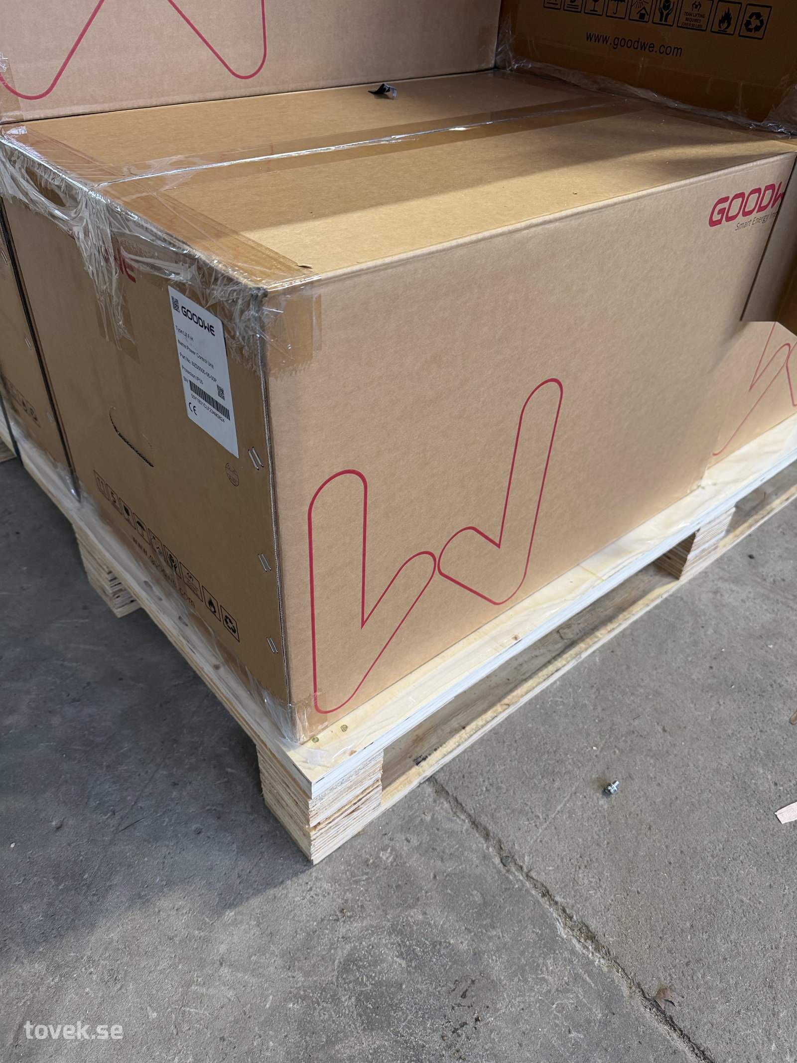 Ny GoodWe Power Control Unit, modell LX F-H på auktion i Hästveda hos Toveks Auktioner