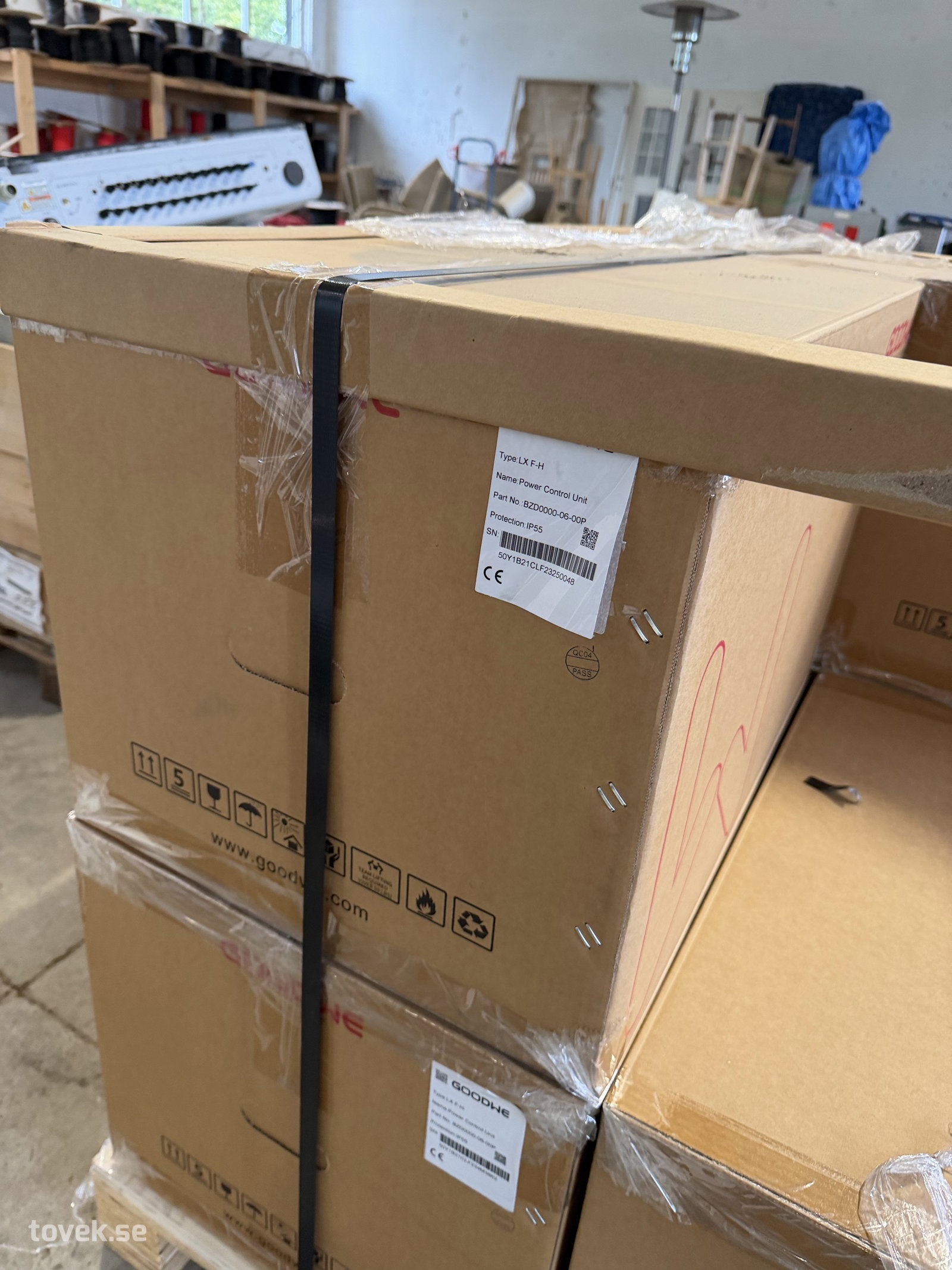 Ny GoodWe Power Control Unit, modell LX F-H på auktion i Hästveda hos Toveks Auktioner