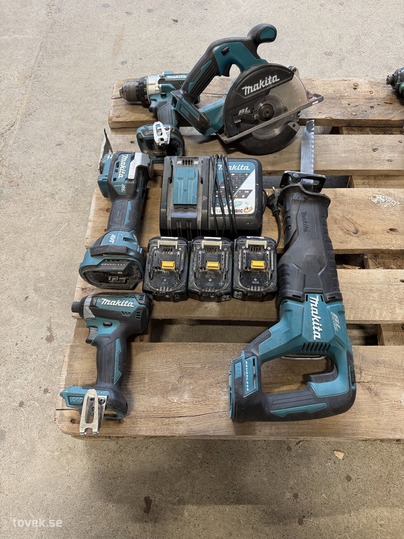 Makita maskiner (testade) på auktion i Hästveda hos Toveks Auktioner