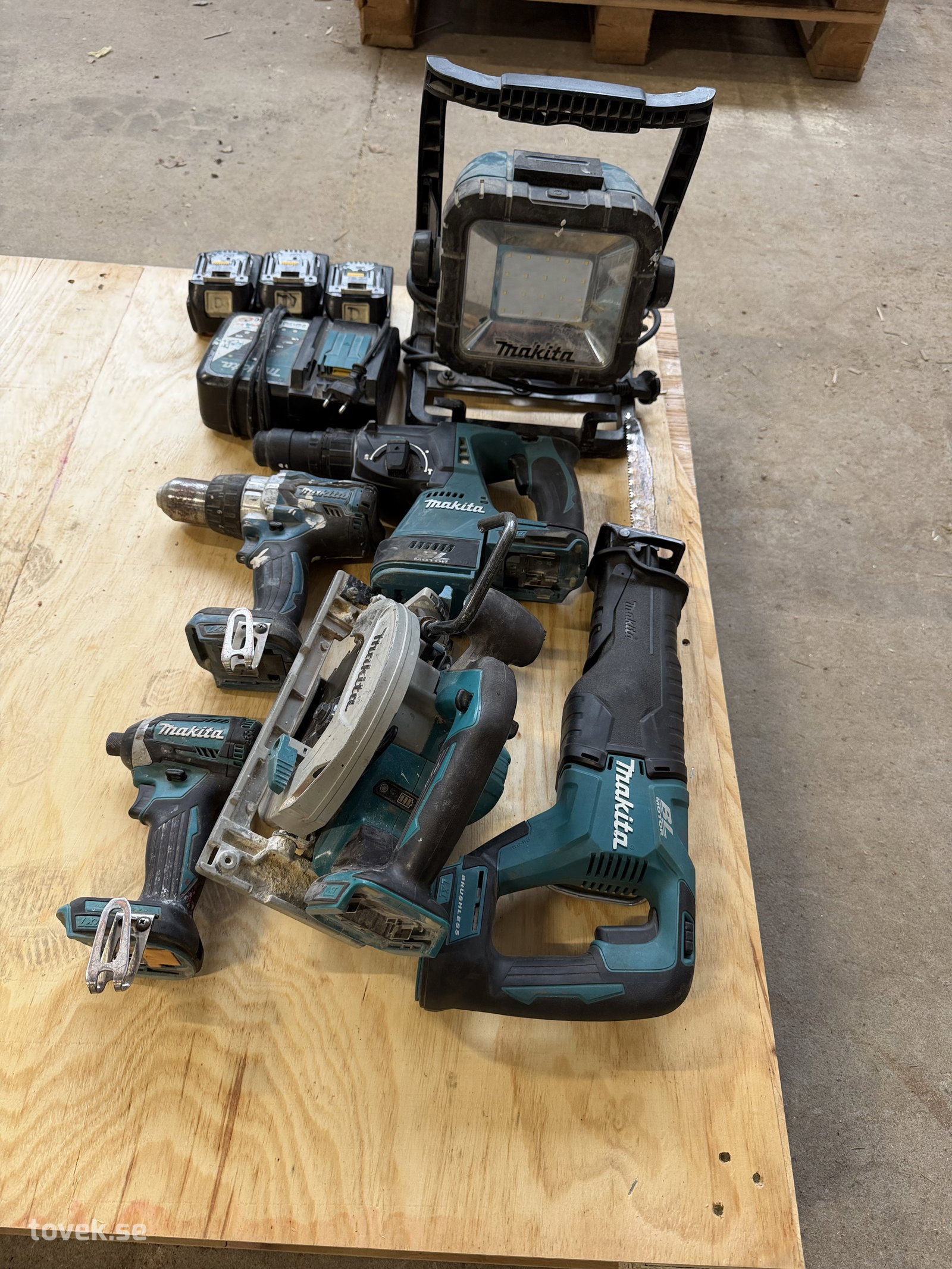 Makita maskiner (testade) på auktion i Hästveda hos Toveks Auktioner